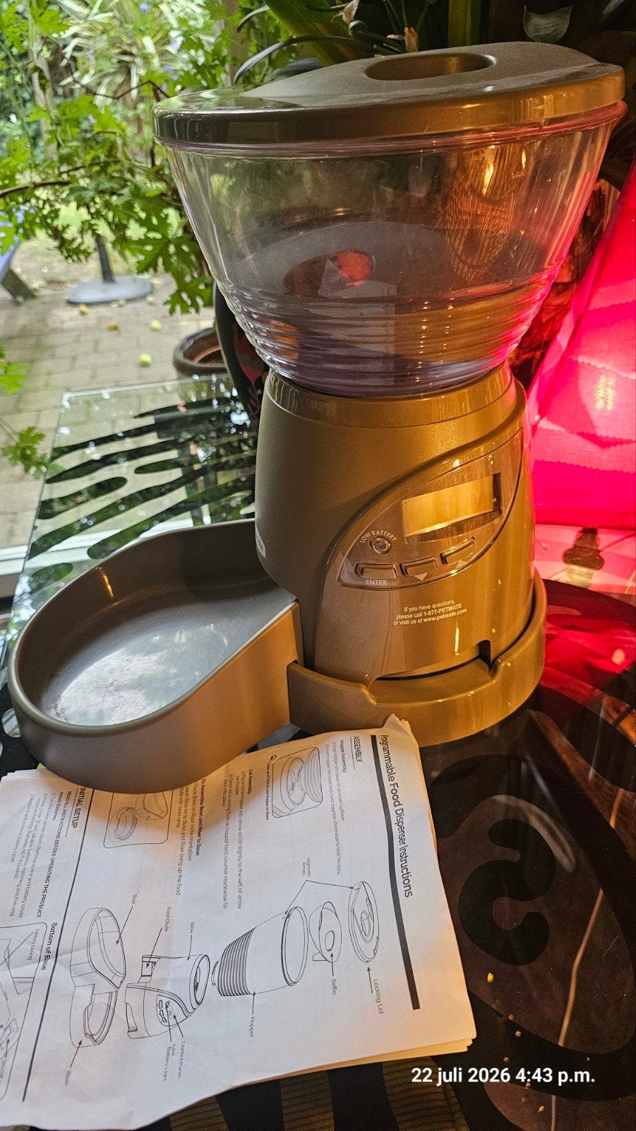 Automatisch voederbak voor de kat, Ophalen
