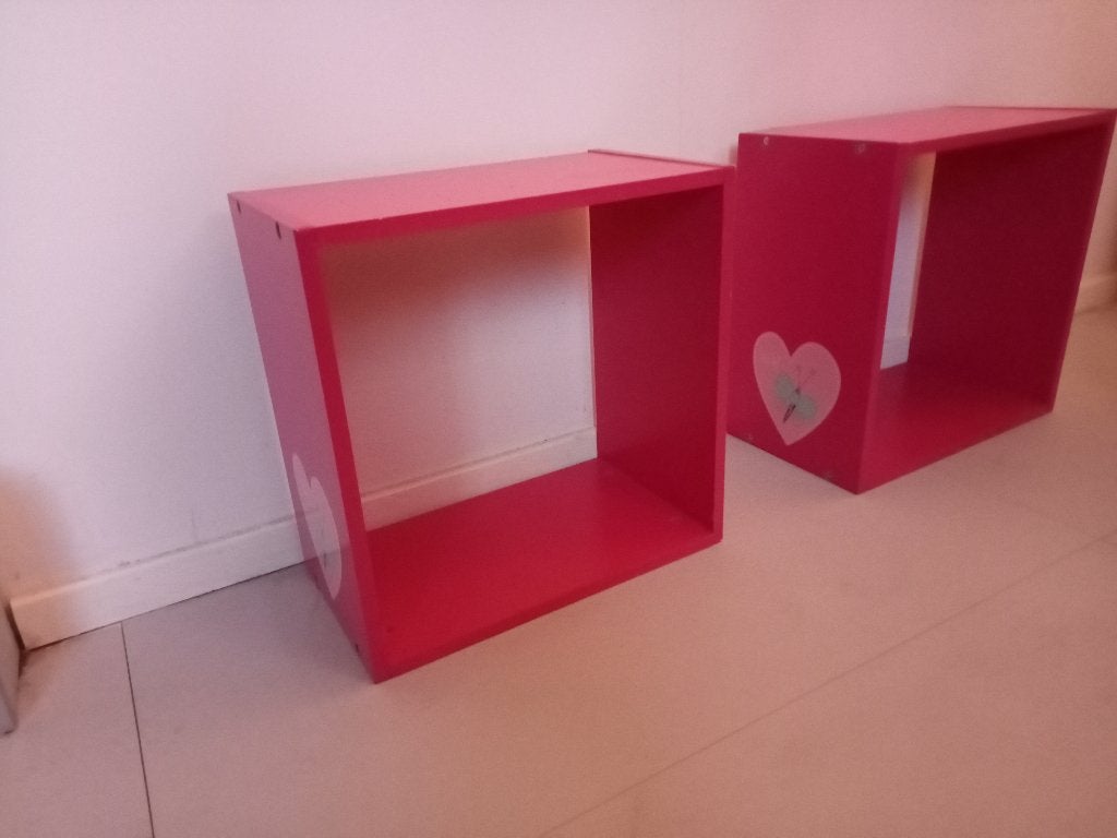 2 X LIEF WANDKAST KUBUS WANDREK CERISE ROZE, Ophalen, Gebruikt