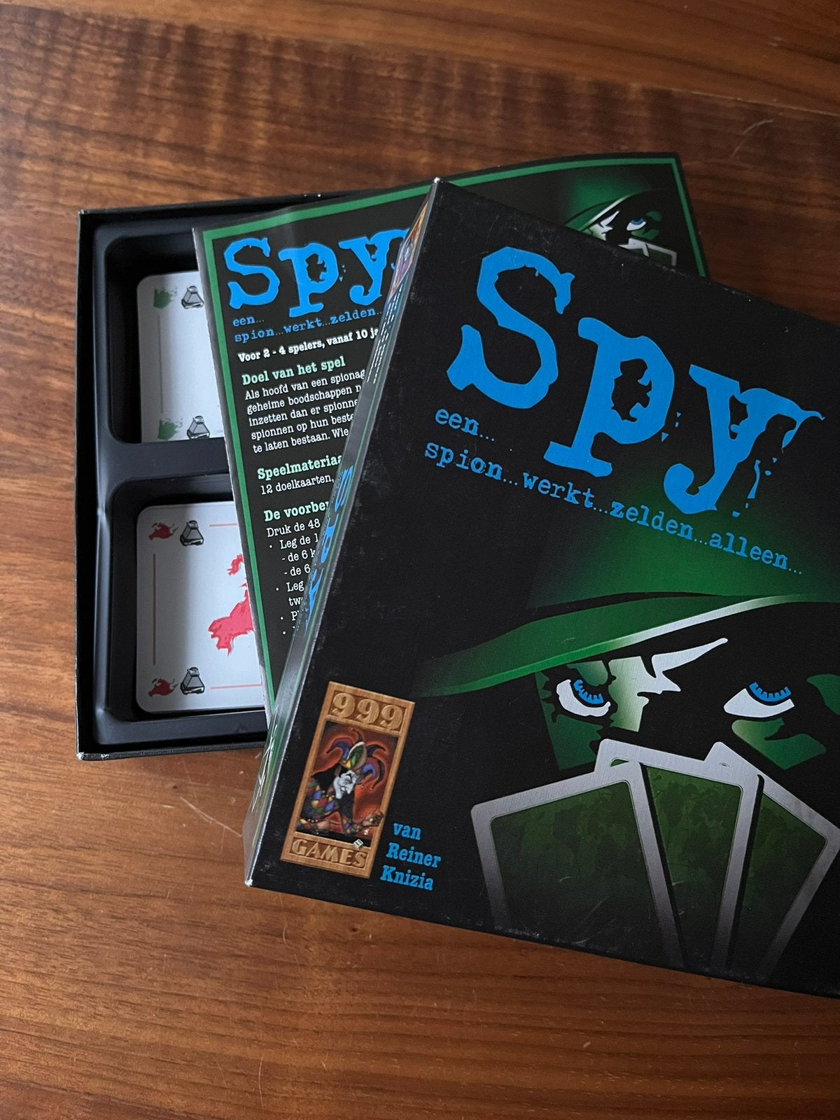 Kaartspel Spy / 999 Games, Ophalen of Verzenden, Zo goed als nieuw