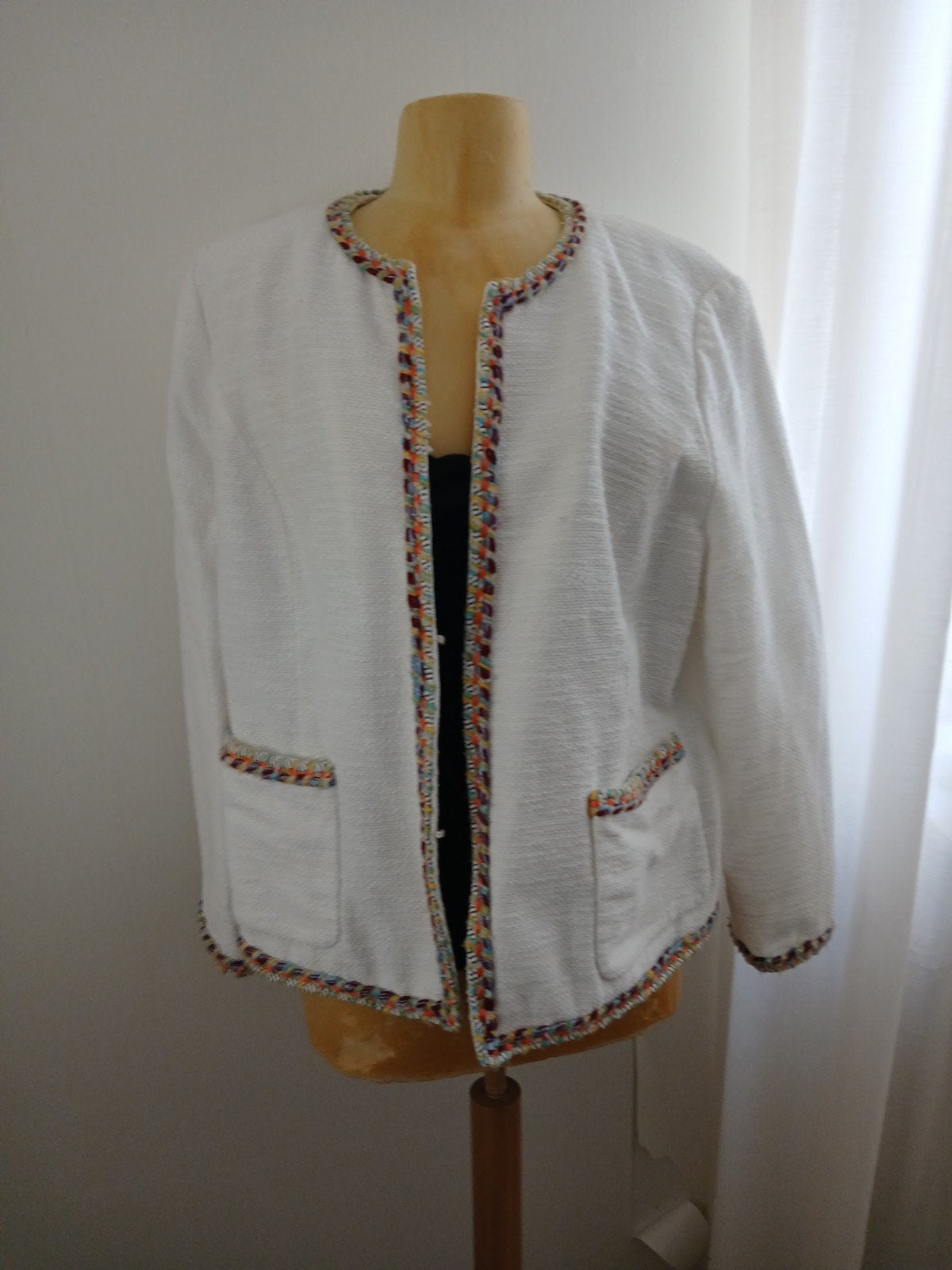 WALDBUSCH   jasje wit met meerdere kleuren afgezet mt 46, Kleding | Dames, Jasjes, Kostuums en Pakken, Maat 38/40 (M), WALDBUSCH