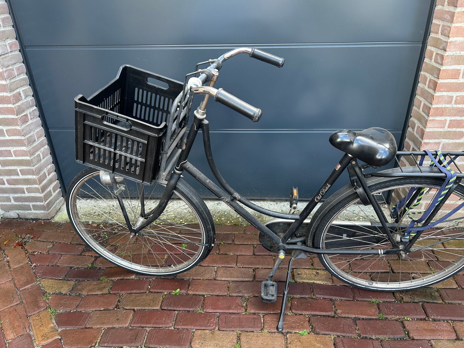Dames fiets met krat erop, Ophalen, Zo goed als nieuw