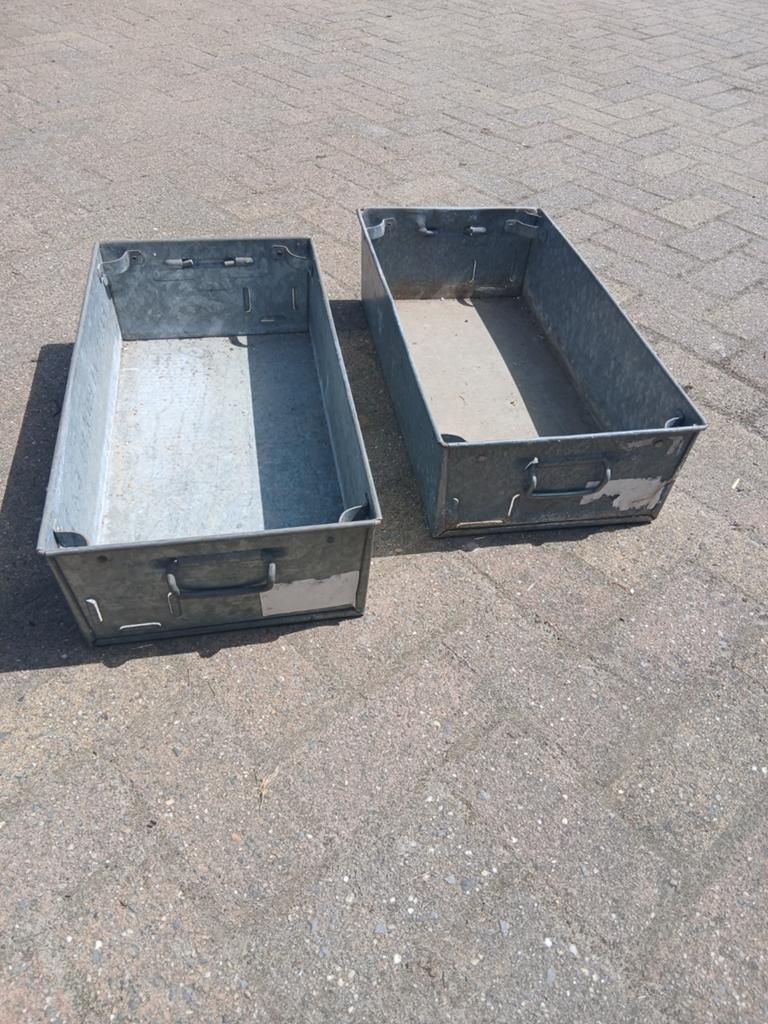 2x Verzinkte metalen bakken - Opslag/Decoratie, Doe-het-zelf en Verbouw, Kratten en Dozen, Gebruikt, 50 tot 75 cm, Ophalen of Verzenden