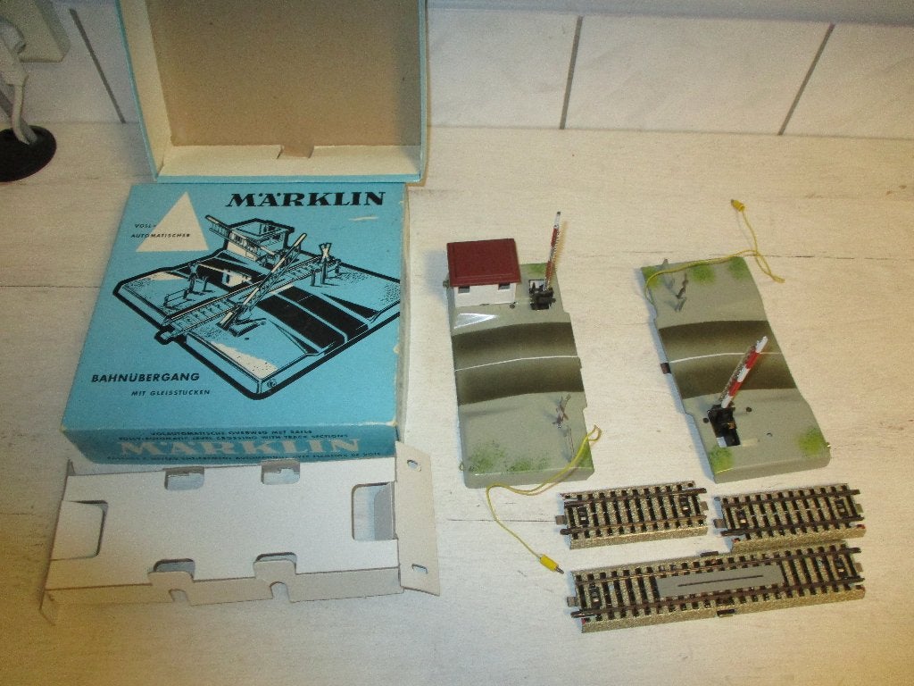 Märklin Spoor overgang met aansluitstukken no 7192, Hobby en Vrije tijd, Wisselstroom, Rails, Ophalen of Verzenden, Zo goed als nieuw