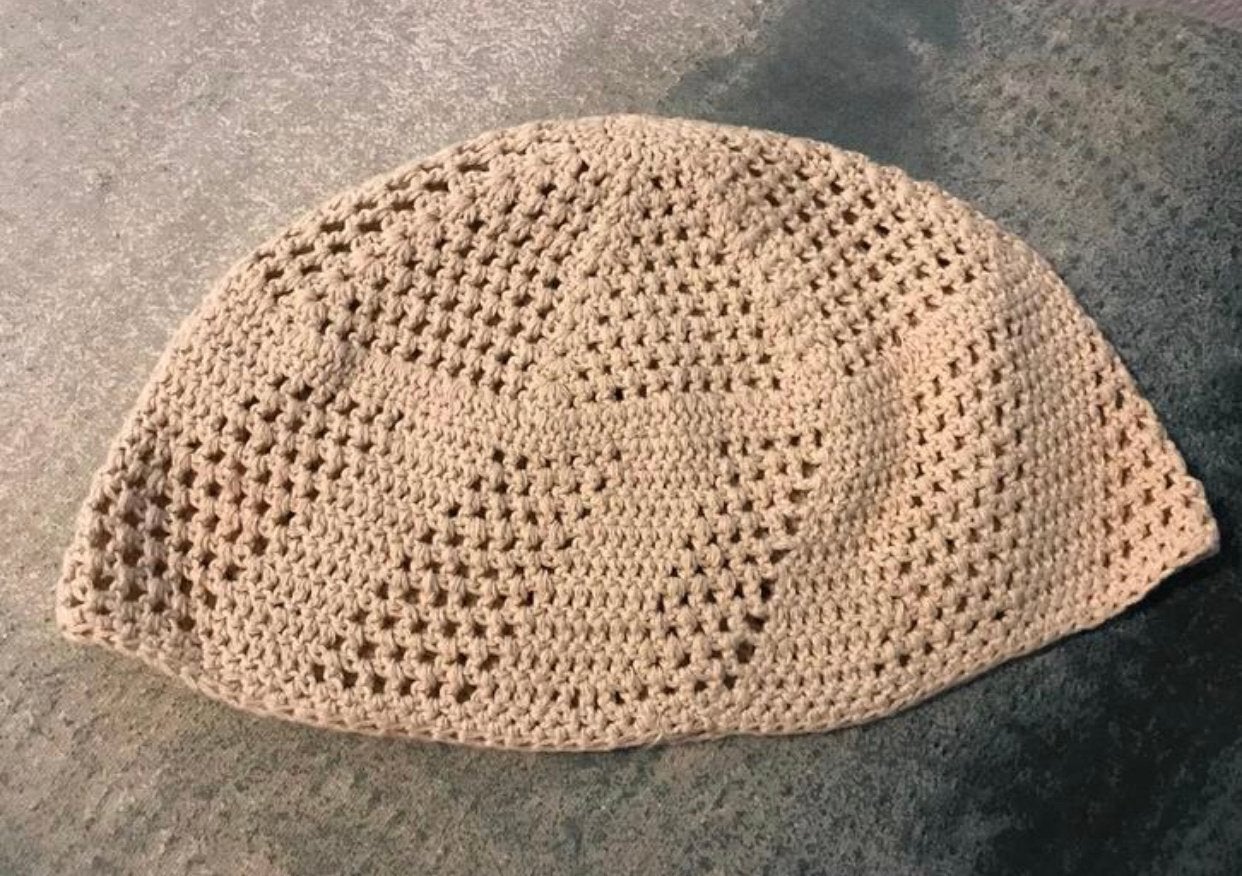 Zandkleur gehaakt mutsje boho crochet, Verzenden, Nieuw, Muts