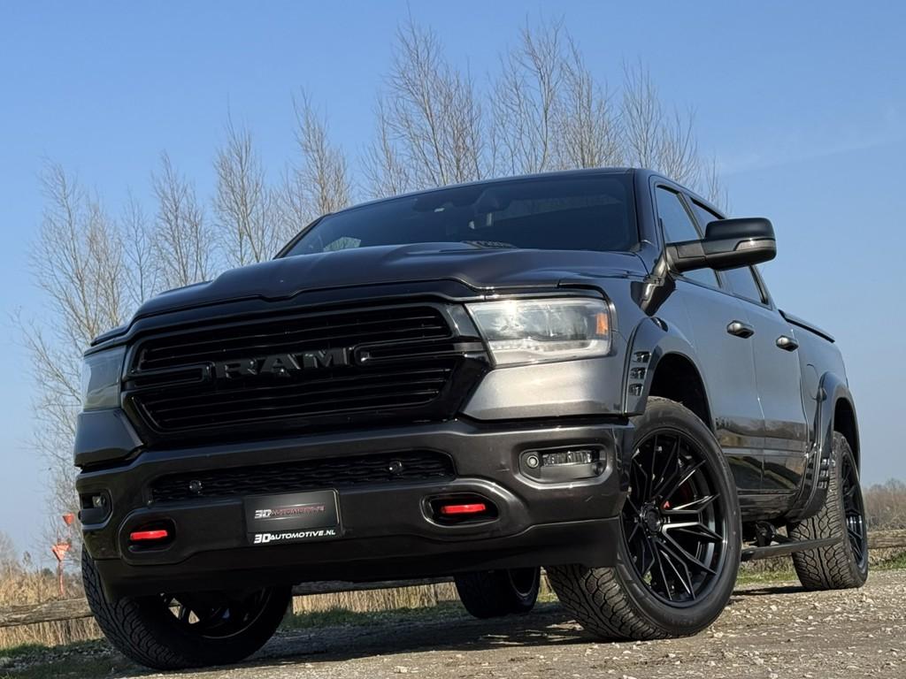 Dodge Ram 1500 LARAMIE NIGHT WIDEBODY 5.7L V8, LUCHTV, HUD,, Automaat, Gebruikt, 5654 cc, Bedrijf