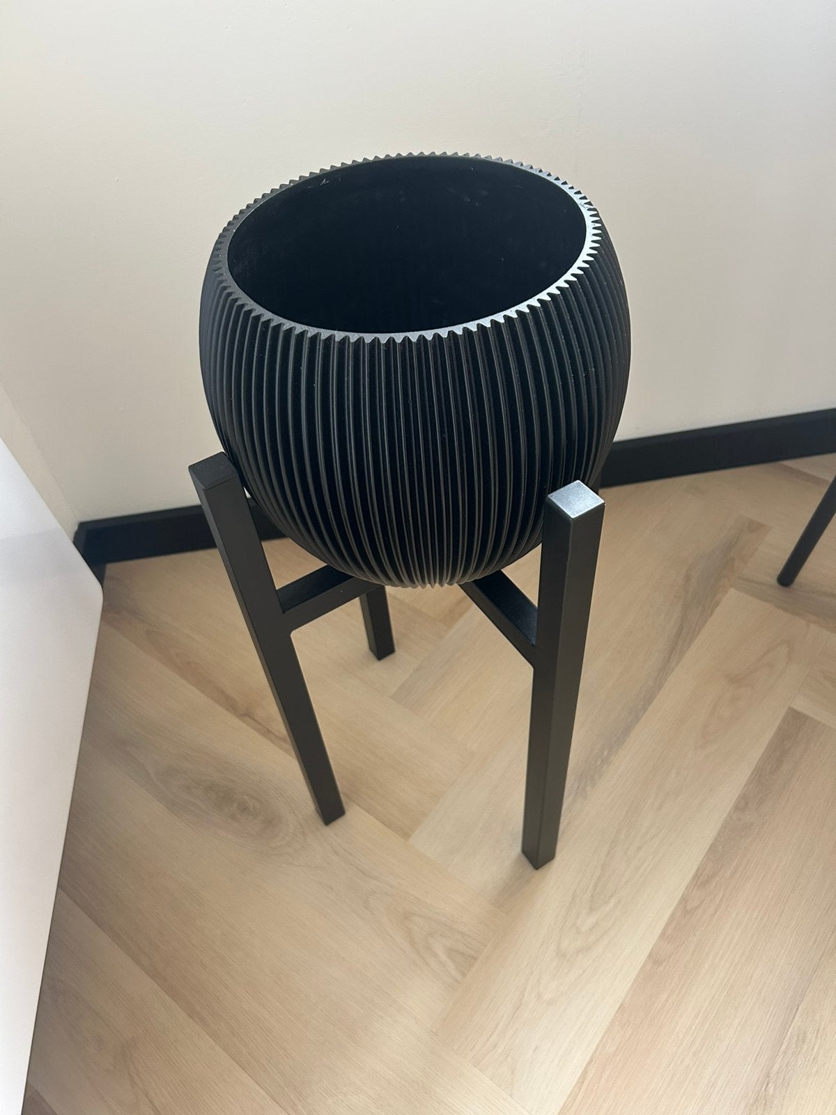 Capi Europe Groove bloempot met Mica plantenstandaard, Ophalen of Verzenden, Zo goed als nieuw, Zwart