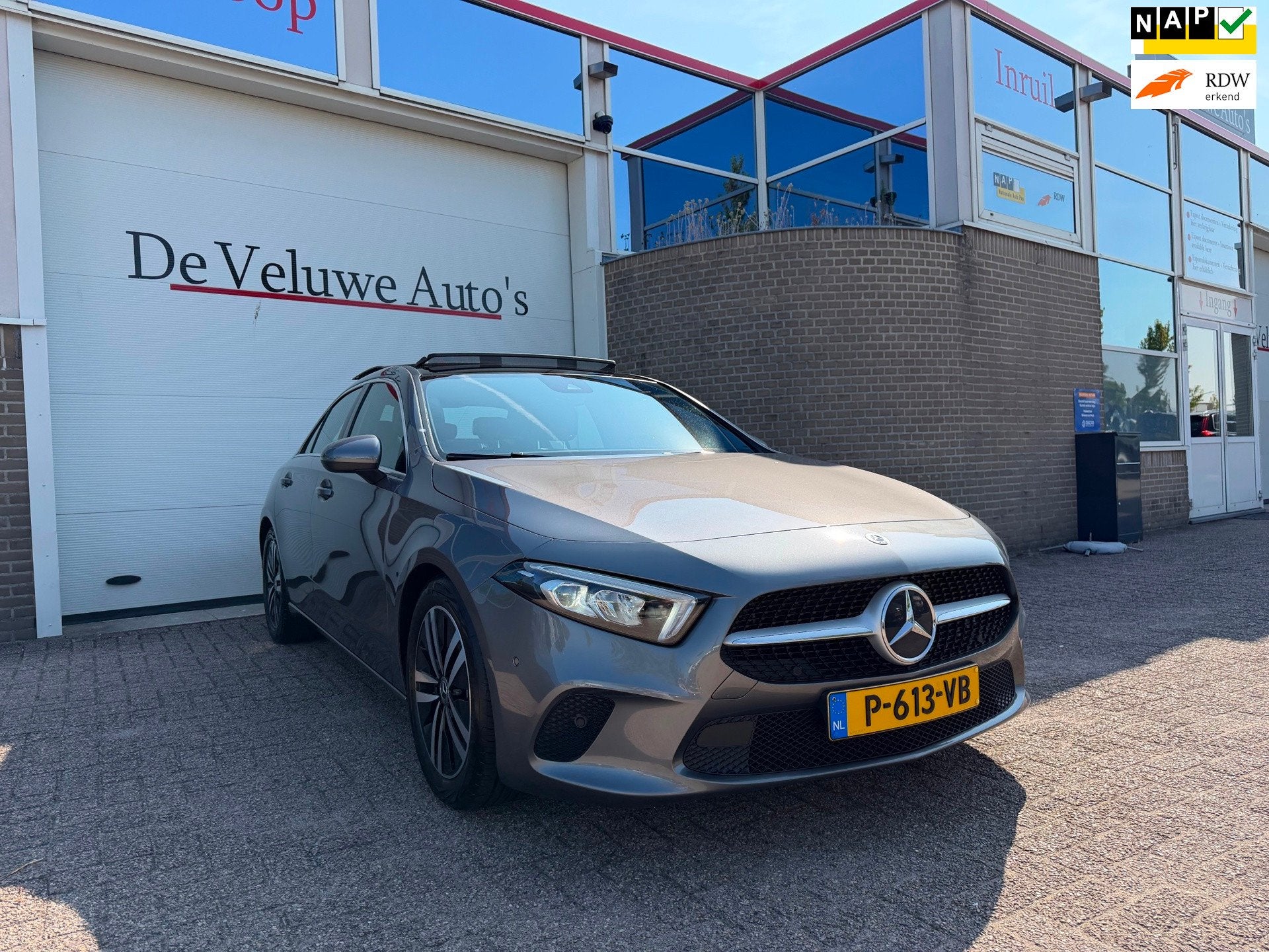 Mercedes-Benz A-klasse 180 Business Solution Luxury|Cam|Pano, Auto's, Automatische klimaatregeling, 136 pk, 4 cilinders, Bedrijf