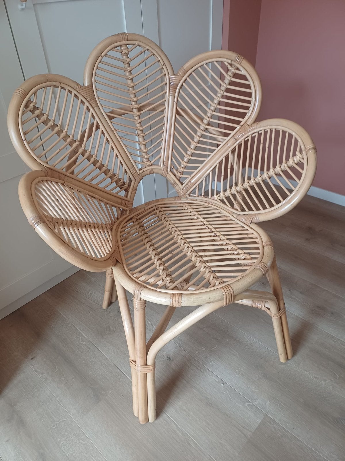 Rotan bloemen stoel - perfecte conditie, Kinderen en Baby's, Kinderkamer | Tafels en Stoelen, Ophalen, Zo goed als nieuw, Stoel(en)
