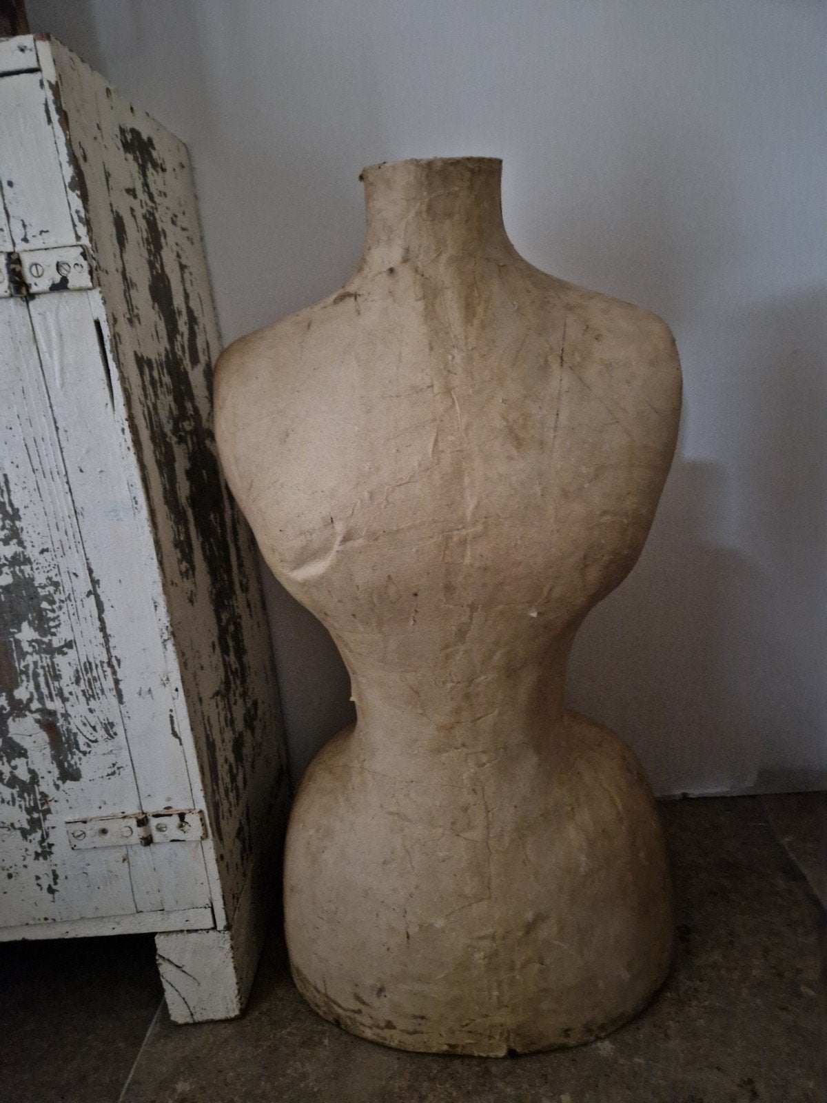 Antieke paspop van papier-maché, Ophalen