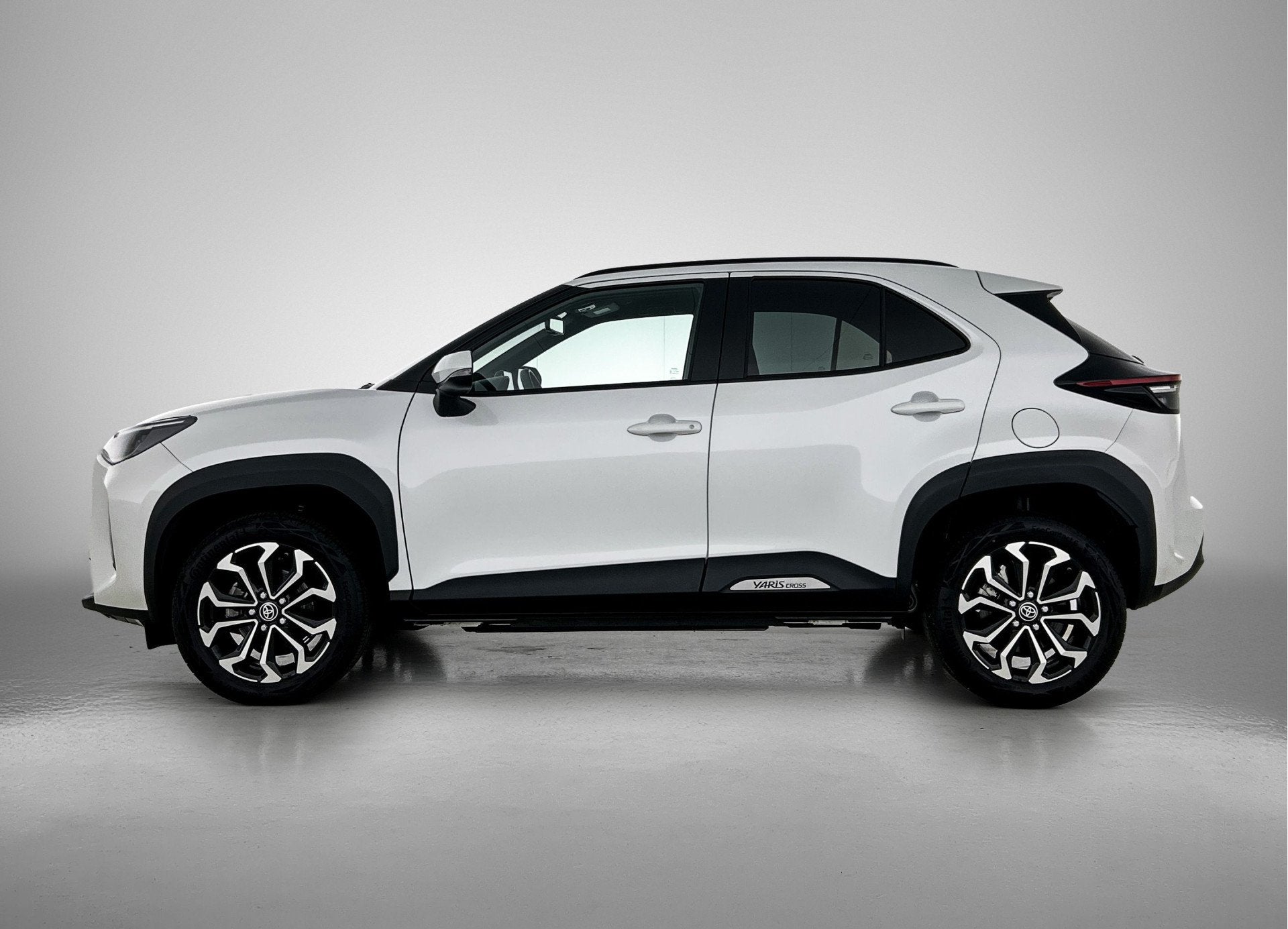 Toyota Yaris Cross 1.5 Hybrid 115 First Edition + | BTW Voer, 12 maanden, Stof, 116 pk, Wit