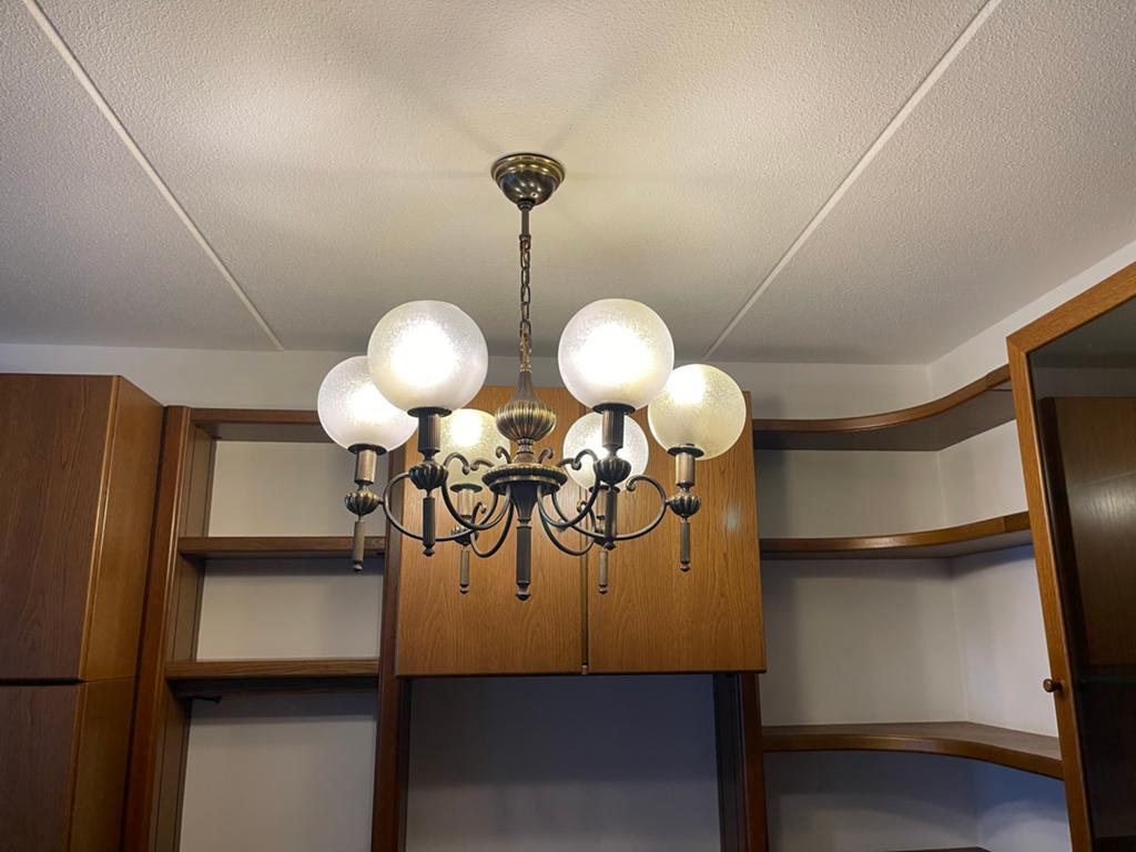 Vintage Kroonluchter met Melkglas Bollen, Huis en Inrichting, Lampen | Hanglampen, Zo goed als nieuw, Minder dan 50 cm, Metaal