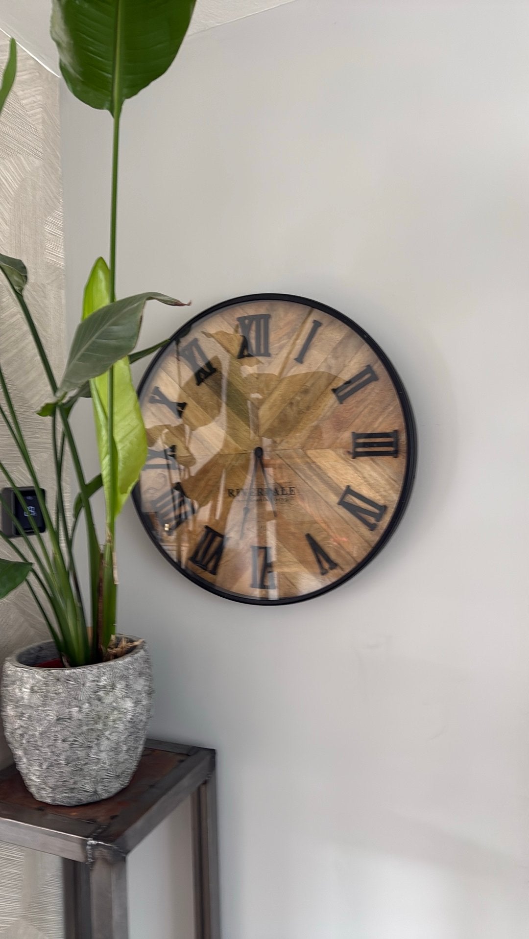 Riverdale klok, Ophalen of Verzenden, Zo goed als nieuw, Wandklok