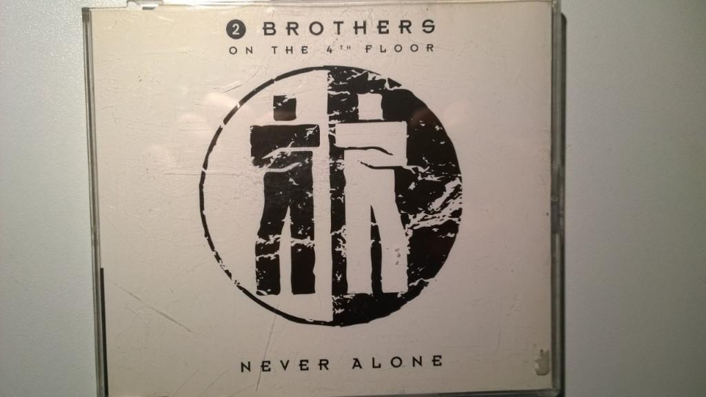 2 Brothers On The 4th Floor - Never Alone, Maxi-single, Dance, Ophalen of Verzenden, Zo goed als nieuw