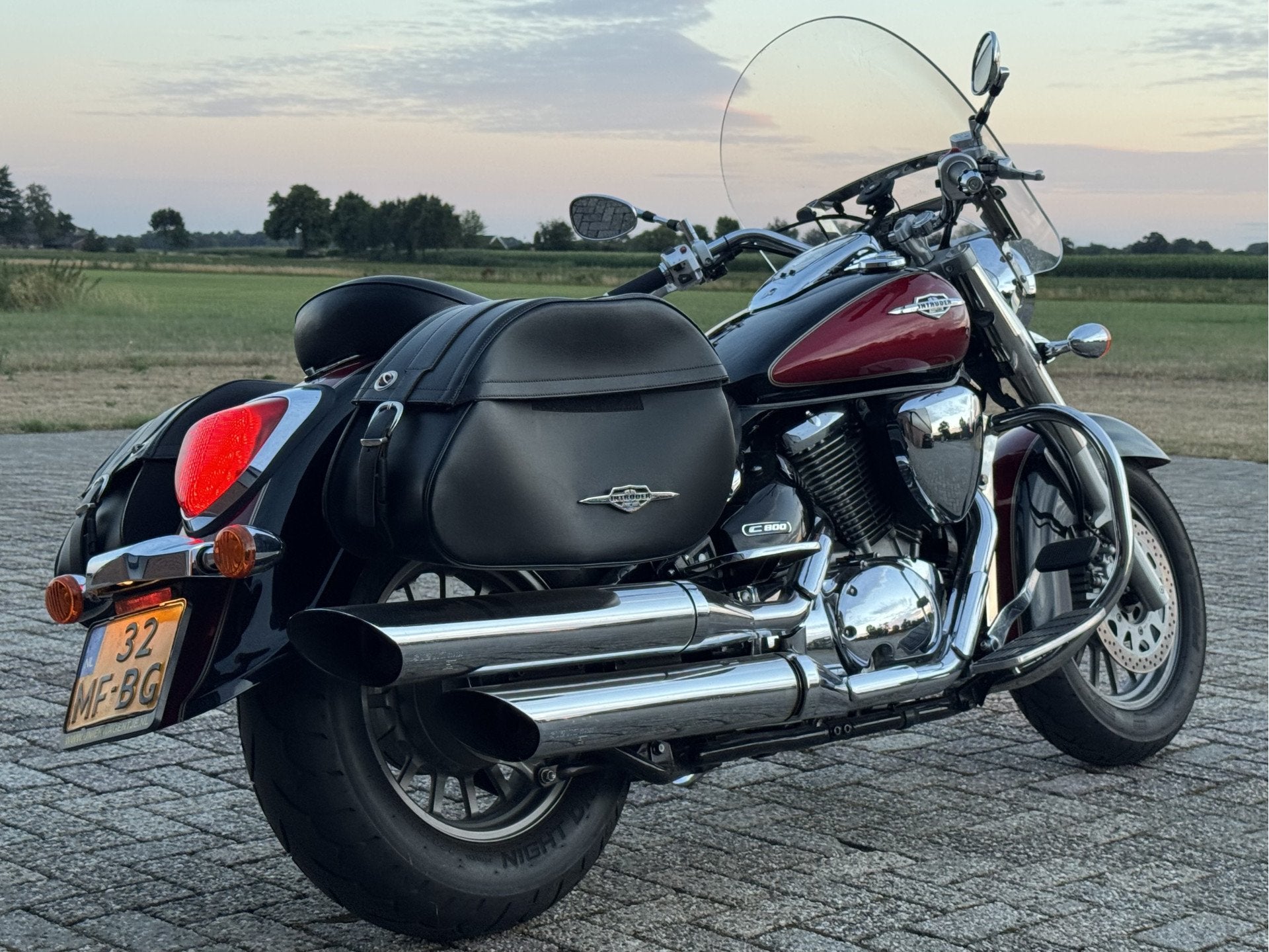 Suzuki C 800 INTRUDER LC | NL-MOTOR! (bj 2014), Motoren, Motoren | Suzuki, 805 cc, Bedrijf, Cruise Control, Beerzerhaar 33B
7685PR  BEERZERVELD, NL