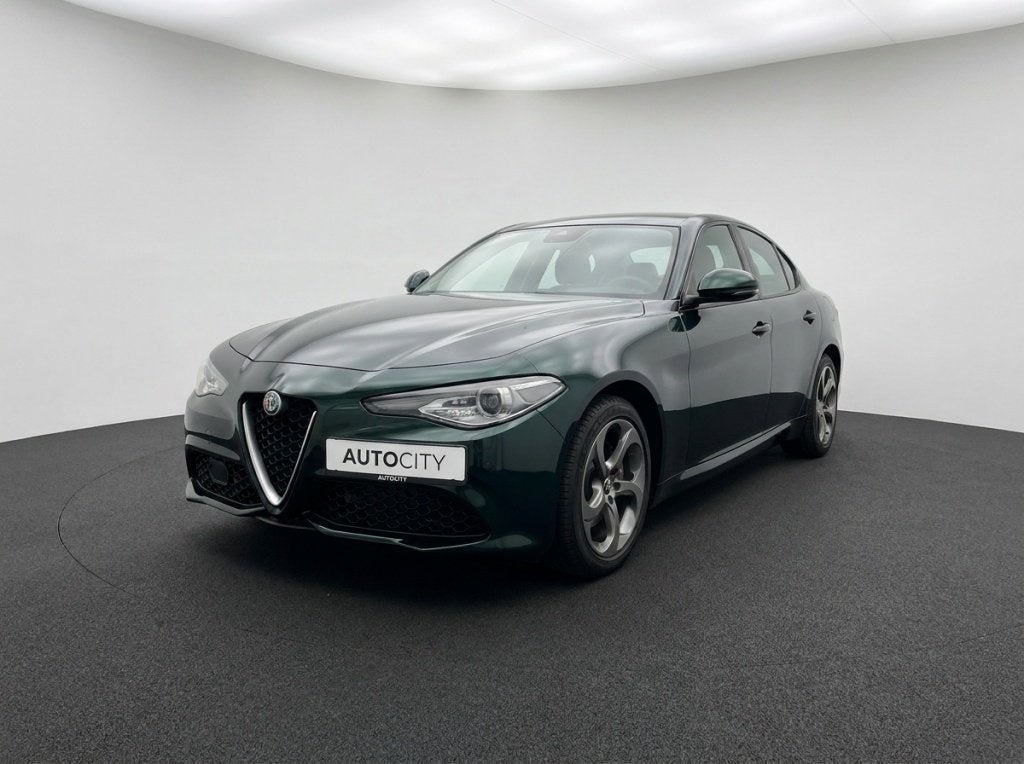 Alfa Romeo Giulia 2.0 Super 200PK Leder l Carplay l Camera l, Automaat, Euro 6, 14 km/l, Bedrijf