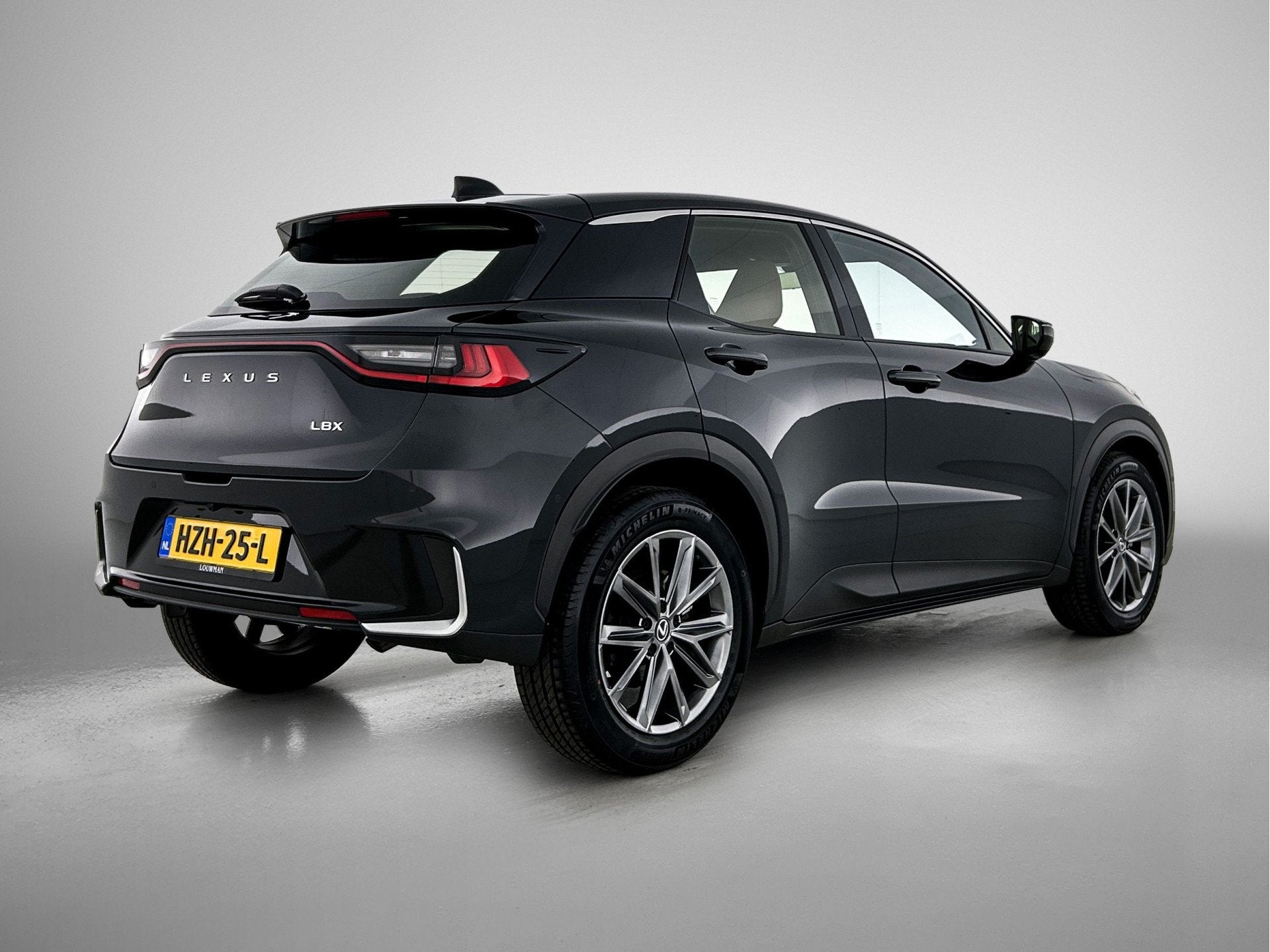 Lexus LBX Relax + Advanced Pack | BTW voertuig | Mark Levins, Auto's, 136 pk, Gebruikt, Automatische klimaatregeling, Zwart