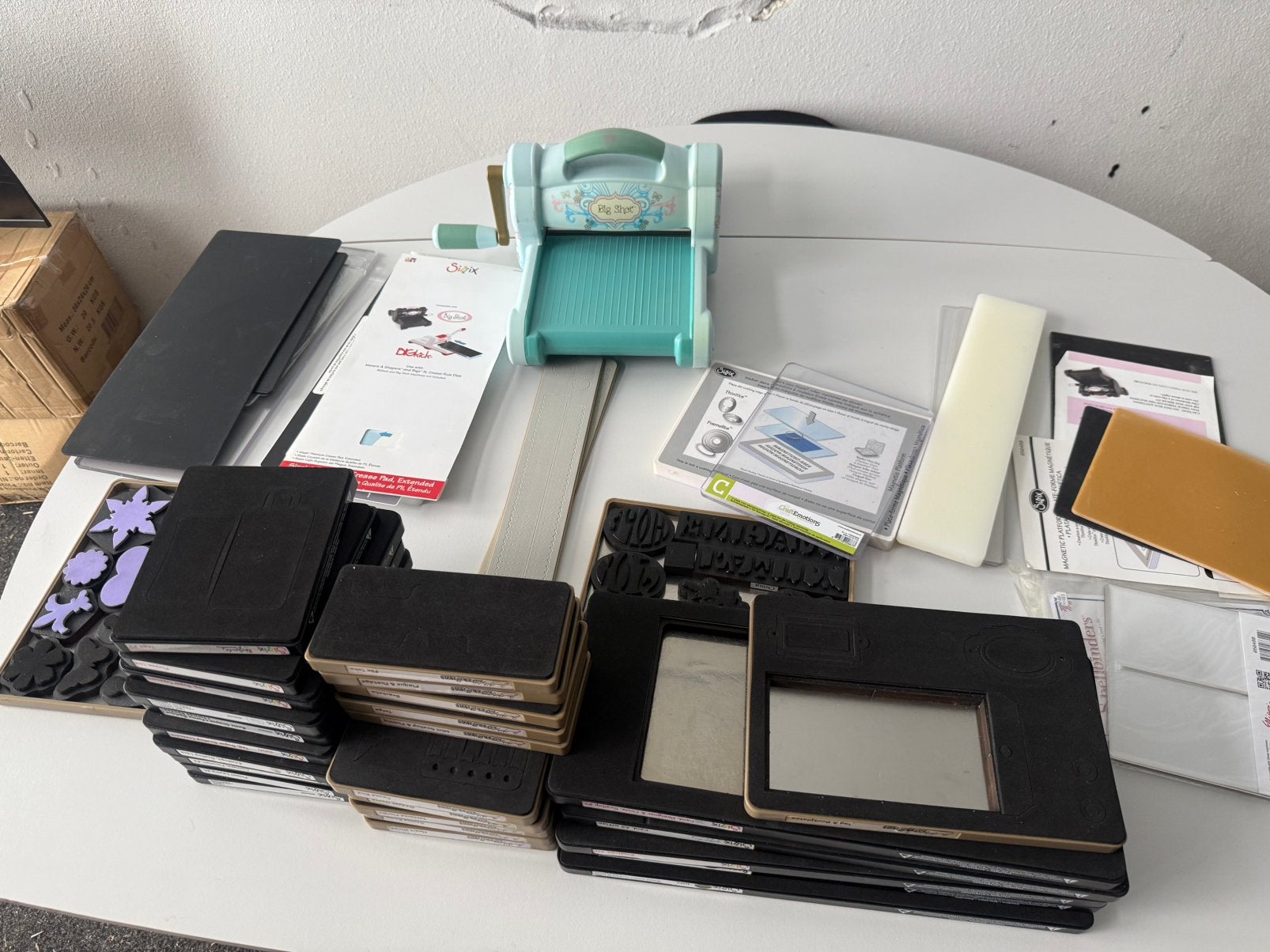 Grote partij Sizzix Big Shot / knutselmateriaal, Hobby en Vrije tijd, Knutselen, Ophalen of Verzenden, Zo goed als nieuw