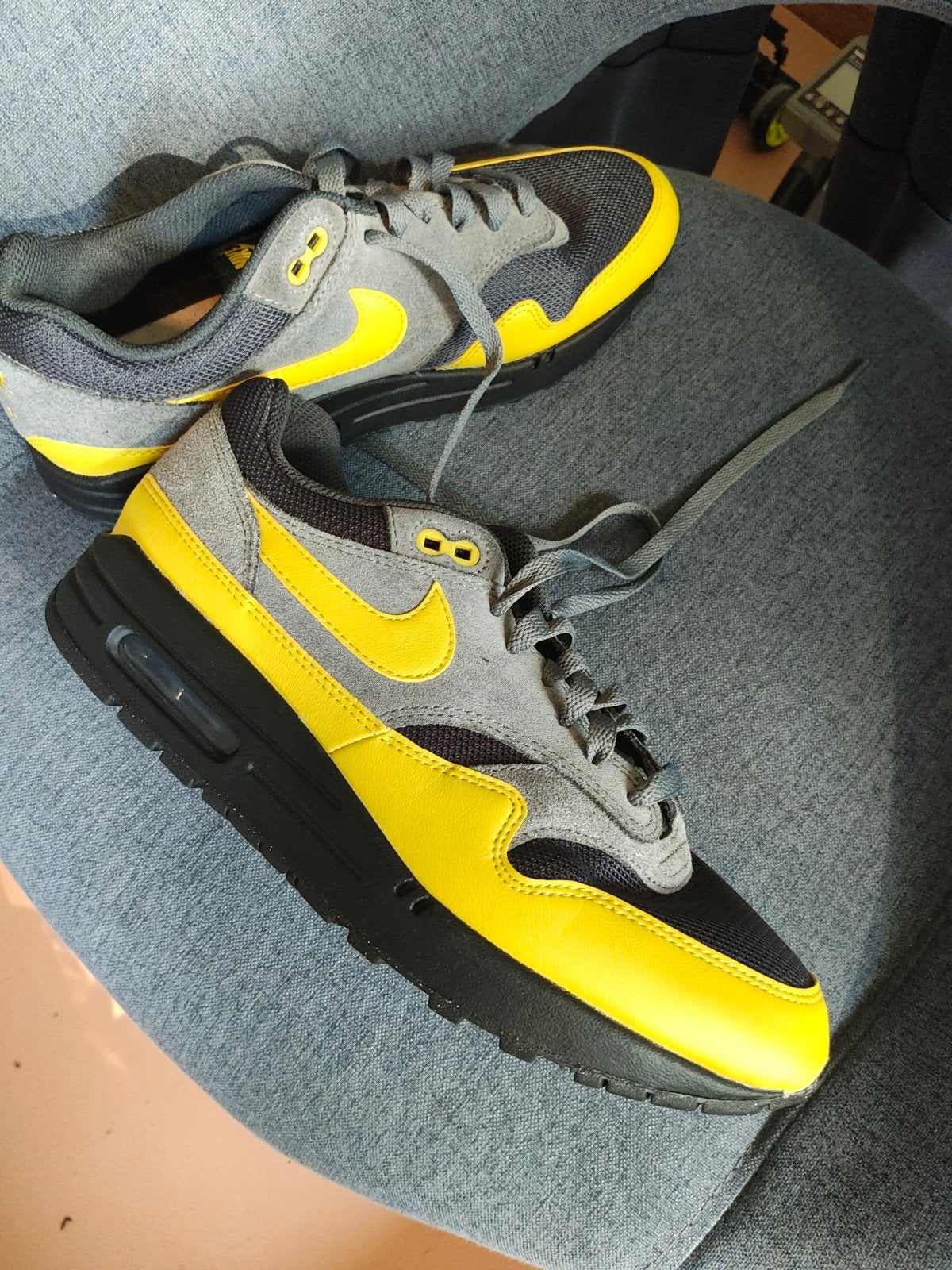 Nike Air Max 1 sneakers - Grijs/Geel maat 42, Kleding | Heren, Schoenen, Ophalen, Overige kleuren, Nike, Sneakers of Gympen