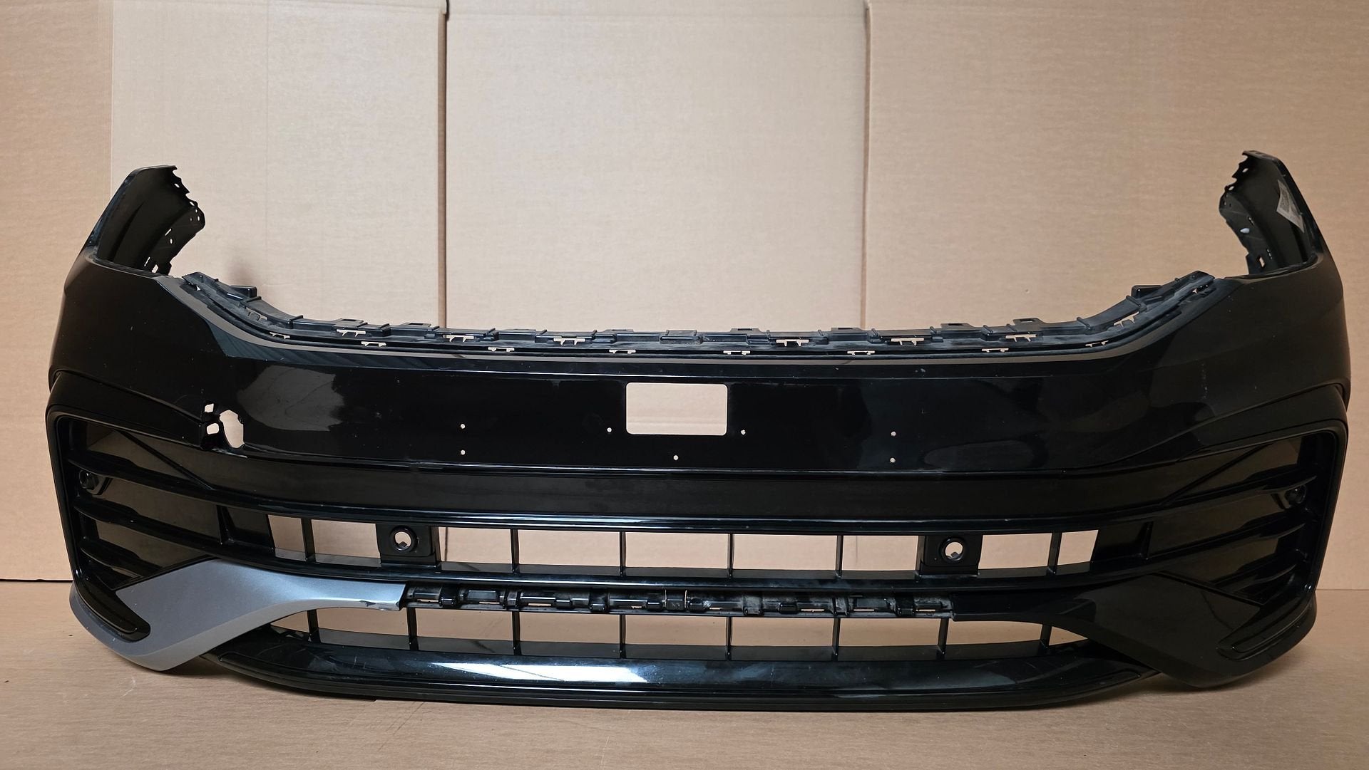 Voorbumper VW Tiguan 5NA R-line 6xPDC Facelift VOLKSWAGEN BU, Gebruikt, -, Voor, Ophalen of Verzenden