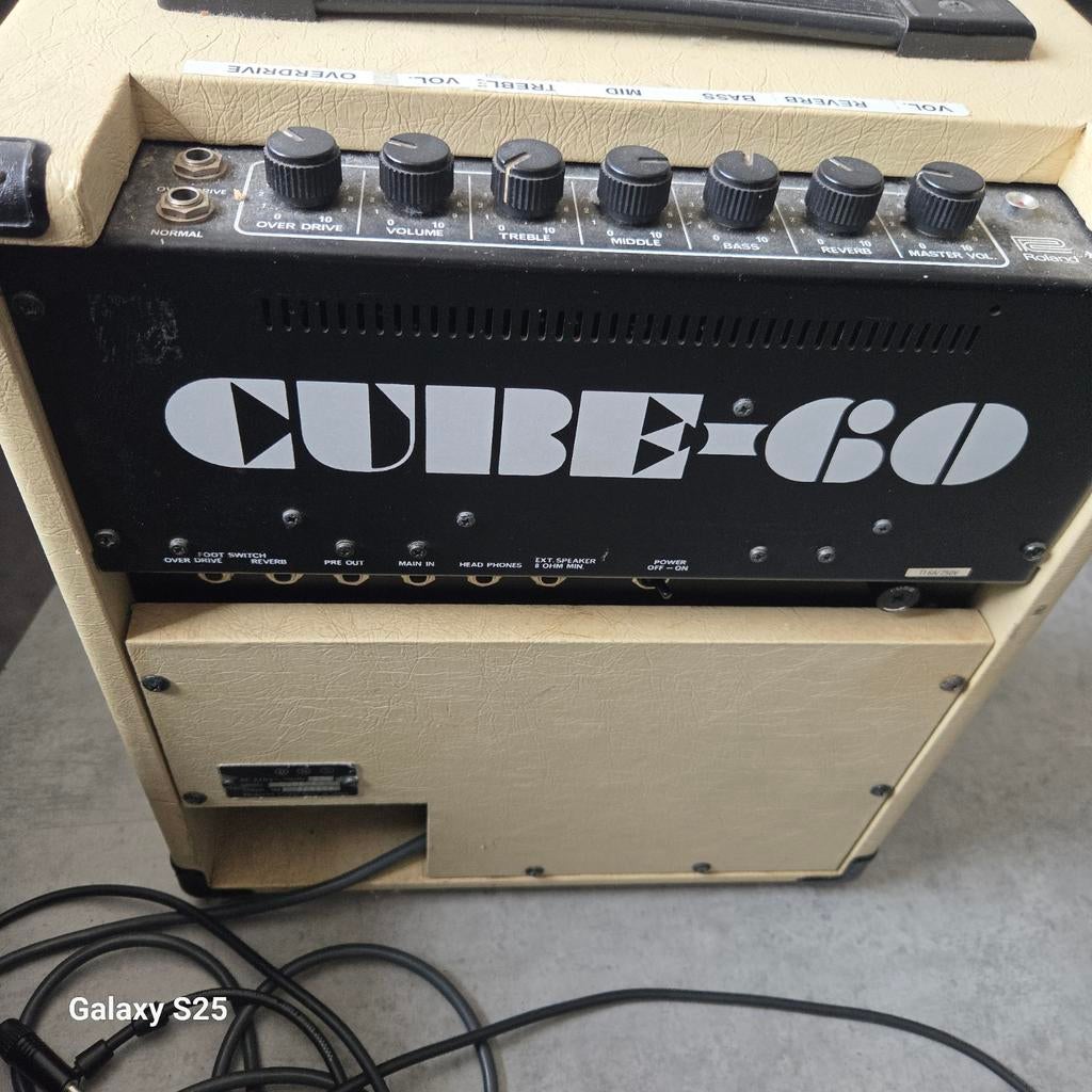 Roland Cube-60 Gitaarversterker - Vintage Geluid, Muziek en Instrumenten, Versterkers | Bas en Gitaar, Ophalen of Verzenden, Gebruikt