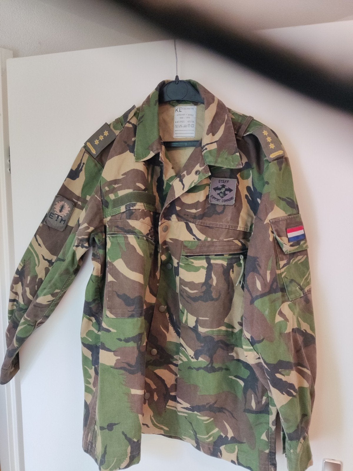 Binnenjas gevechtspak van kolonel met onderdeelsemblemen, Ophalen of Verzenden, Landmacht, Nederland, Kleding of Schoenen