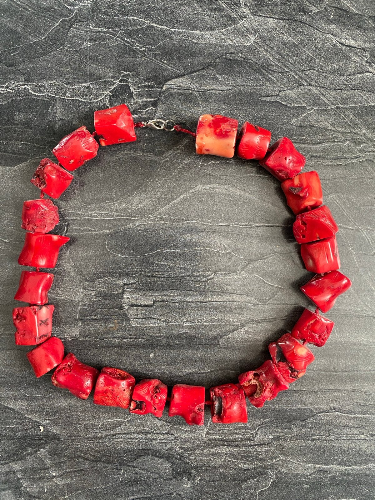 Prachtige rode ketting (Jaspis?) - Uniek en stijlvol, Ophalen of Verzenden, Zo goed als nieuw, Rood, Steen of Mineraal
