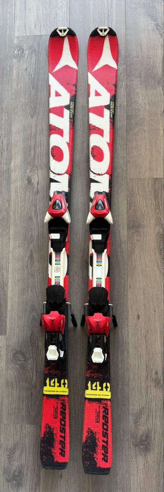 Atomic Redster 140 cm ski's - Piste Rocker, Sport en Fitness, Ophalen, Gebruikt, 100 tot 140 cm, Carve