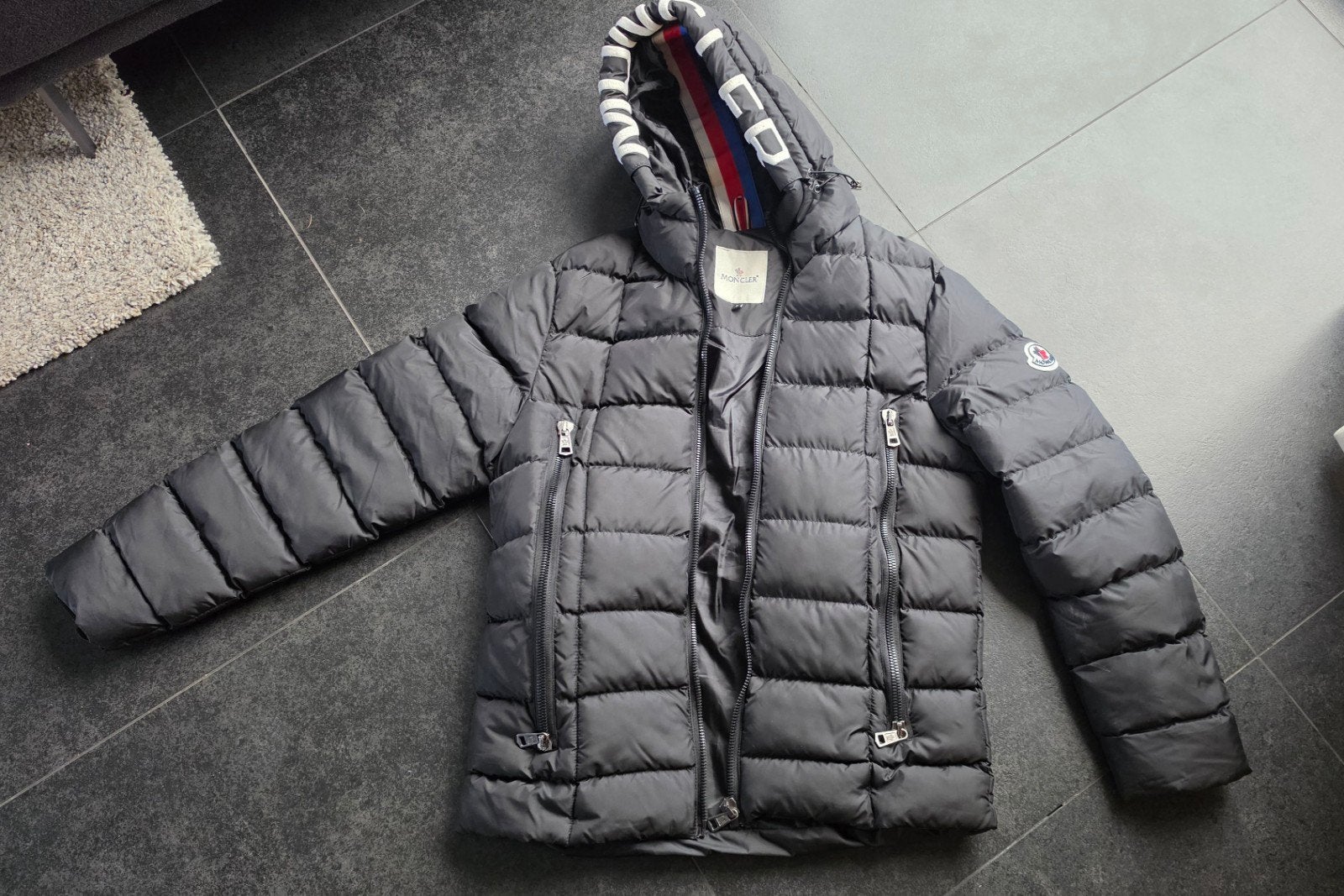 Moncler winterjas in uitstekende staat, Ophalen of Verzenden, Zo goed als nieuw, Maat 36 (S), Zwart