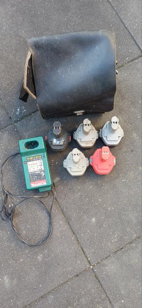 Makita 14.4V Accu's (5x) met Lader - Gebruikt, Doe-het-zelf en Verbouw, Gereedschap | Machine-onderdelen en Toebehoren, Ophalen of Verzenden