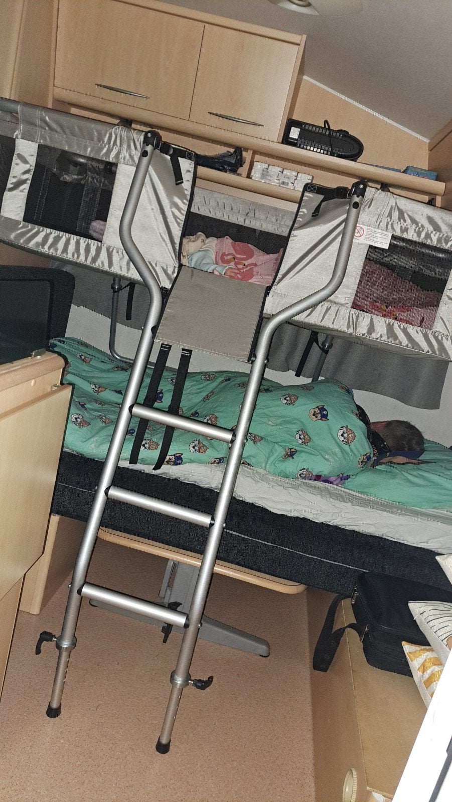 Uwis bed voor in de caravan, Caravans en Kamperen, Ophalen, Gebruikt