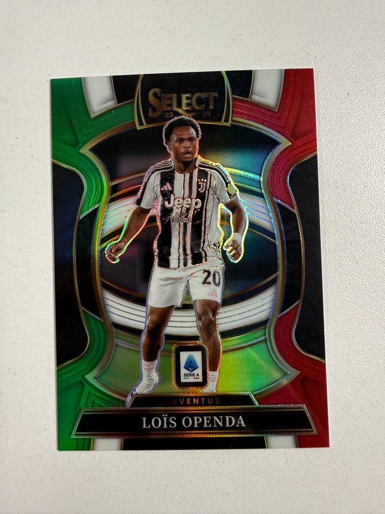 18 Lois Openda Multi-Color Select Serie A 2025-26, Ophalen of Verzenden, Nieuw, Buitenlandse clubs, Poster, Plaatje of Sticker