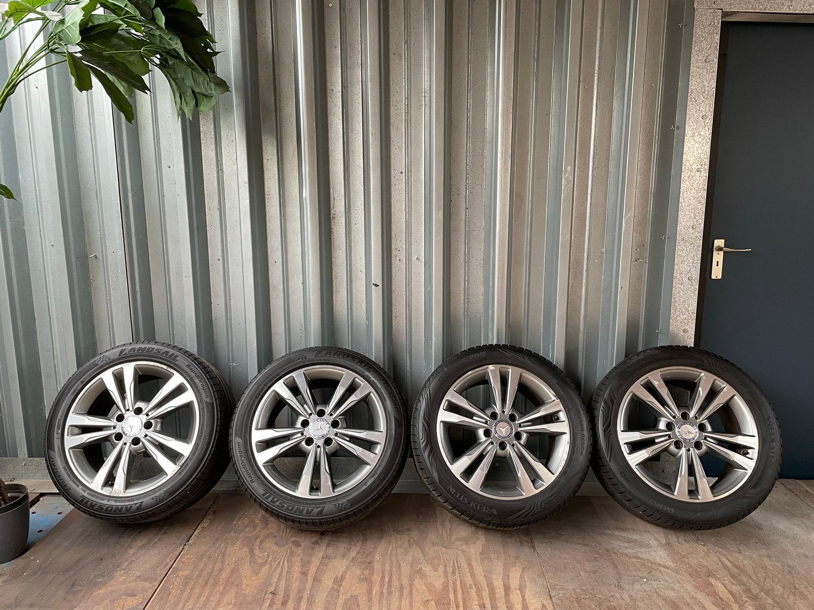 Mercedes-Benz E-klasse W212 Velgenset 17 inch 245/45 R17, Ophalen, Banden en Velgen, 17 inch, All Season