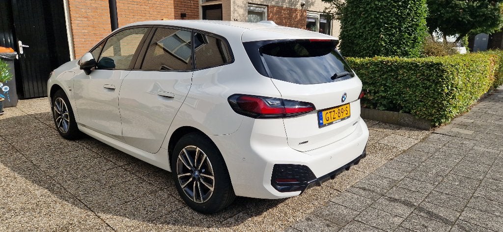 BMW 2-Serie Active Tourer 225e 245pk Xdrive Aut 2024 Wit, Auto's, Automaat, 750 kg, 167 km/l, Alcantara