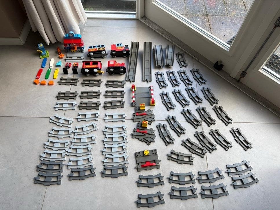 Twee Duplo elektrische treinen met extra treindelen, Gebruikt, Inclusief extra onderdelen, Ophalen of Verzenden, Duplo