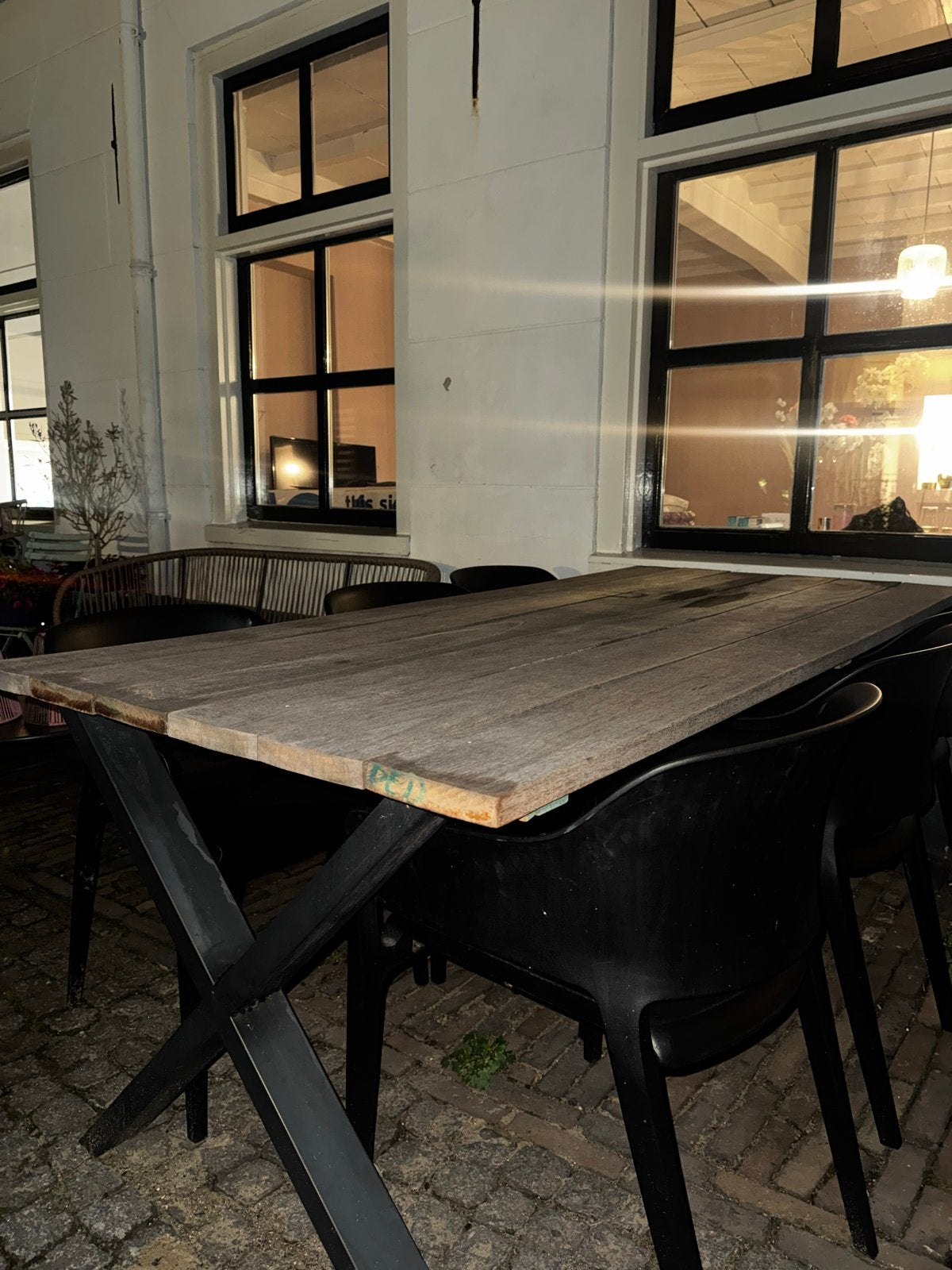 Houten tuintafel met metalen onderstel + 6 stoelen