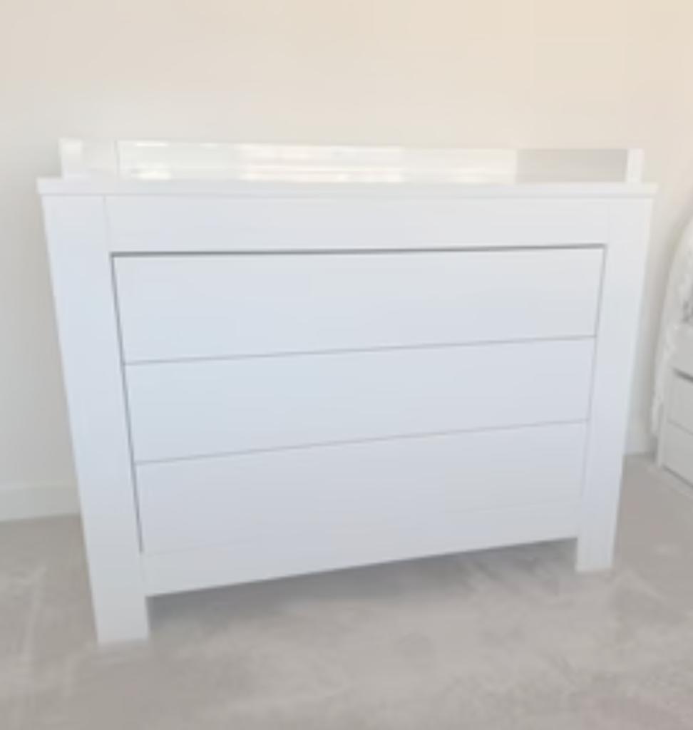 Commode Kidsmill Alaska hoogglans Wit, Kinderen en Baby's, Kinderkamer | Commodes en Kasten, Zo goed als nieuw, Commode, 90 tot 105 cm