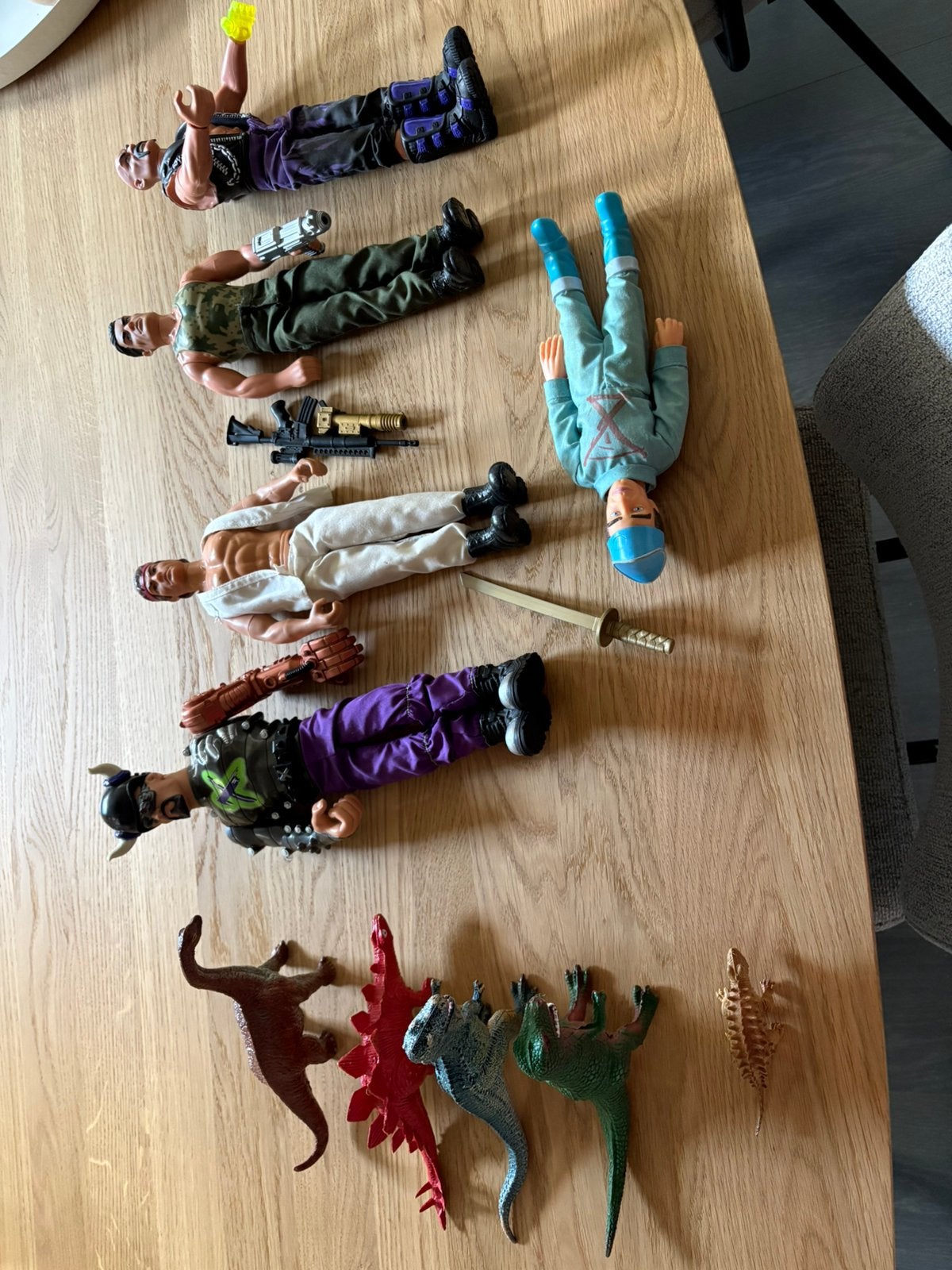 Box met grote actie figuren (GI Joe) en wat Dino’s., Ophalen of Verzenden, Gebruikt
