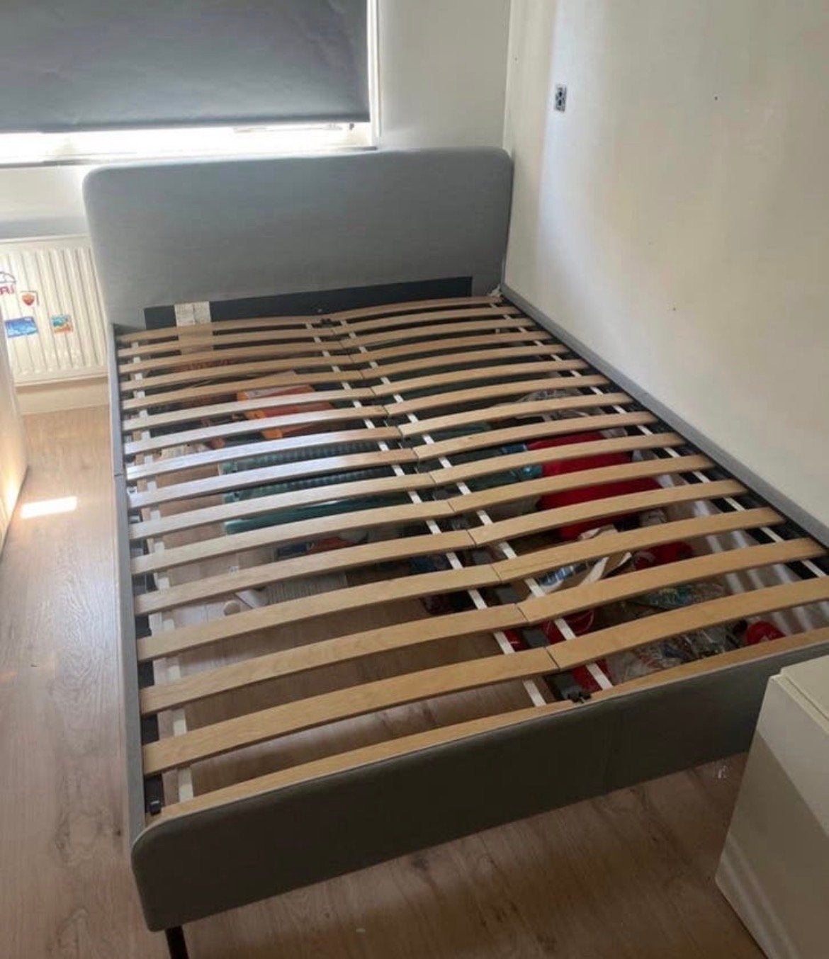 IKEA SLATTUM Twijfelaar Bed 140x200 - Goede Staat, Ophalen, 140 cm, Zo goed als nieuw, Twijfelaar