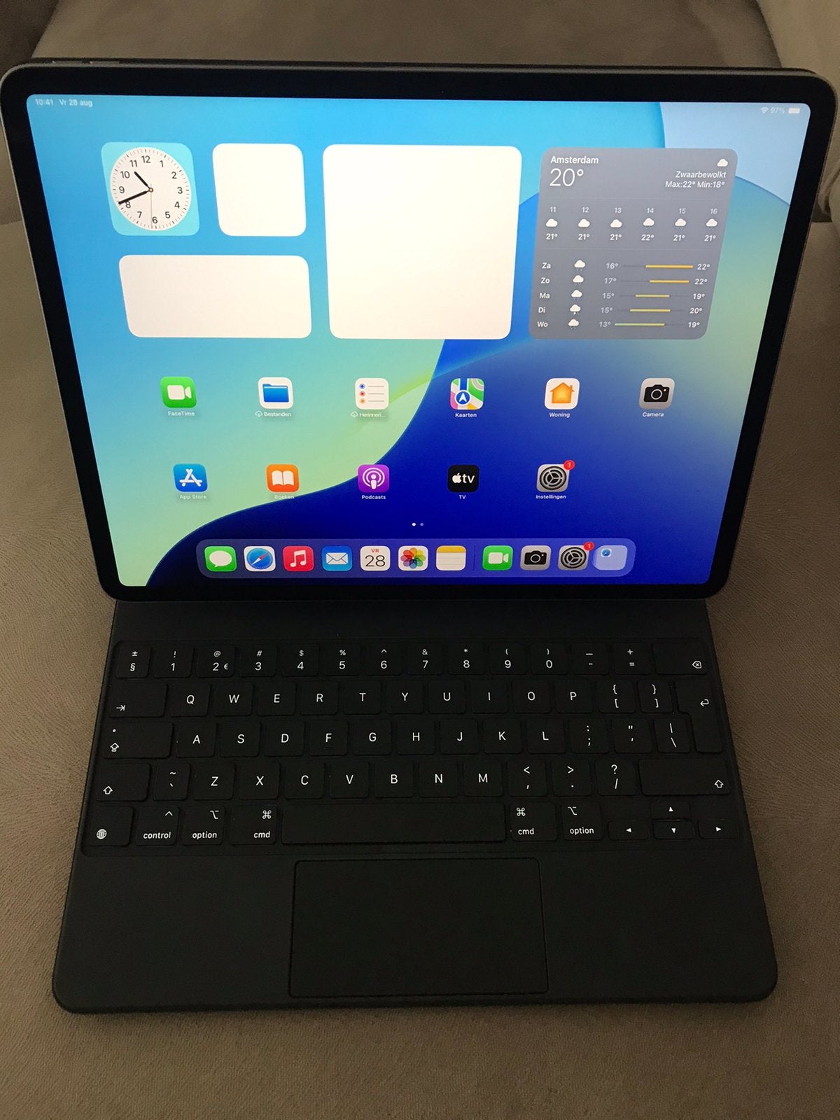 iPad Air 13 inch M2 chip 128gb  met Magic Keyboard Batt 100%, Ophalen, 13 inch of meer, Apple iPad Air, Zo goed als nieuw