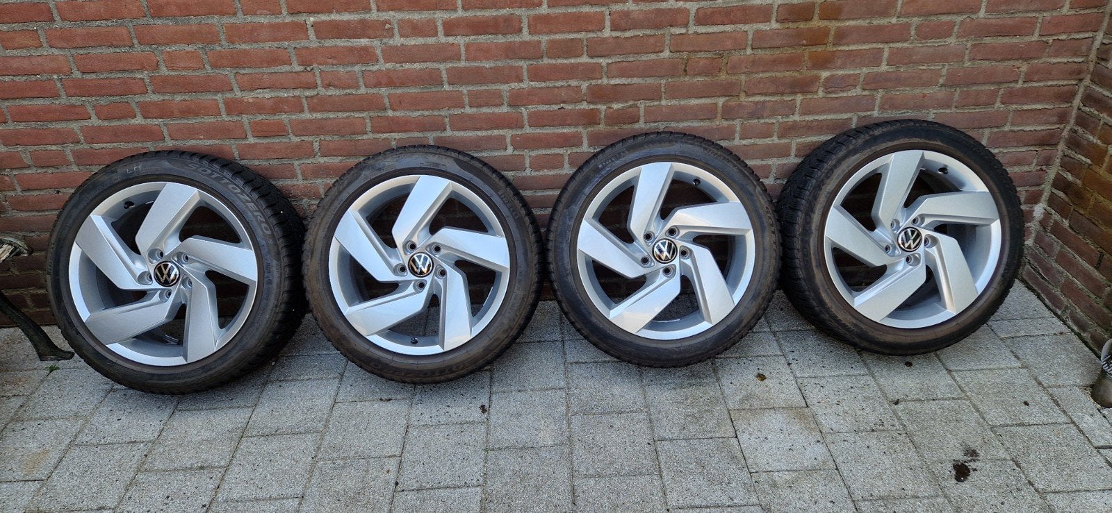 te koop goede winterbanden, Auto diversen, Wieldoppen, Ophalen