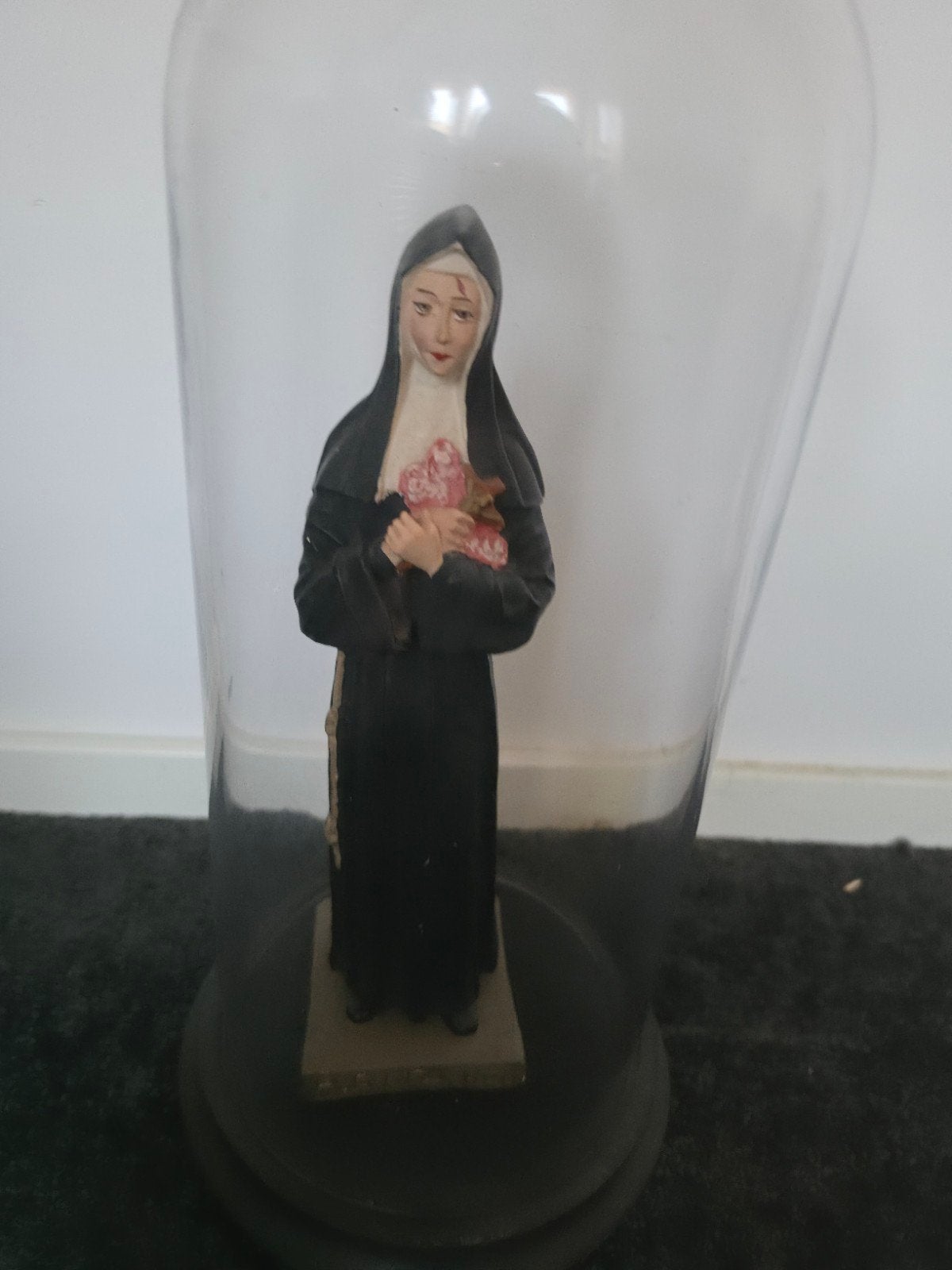 Antiek beeld van Heilige Rita in glazen stolp, Ophalen of Verzenden