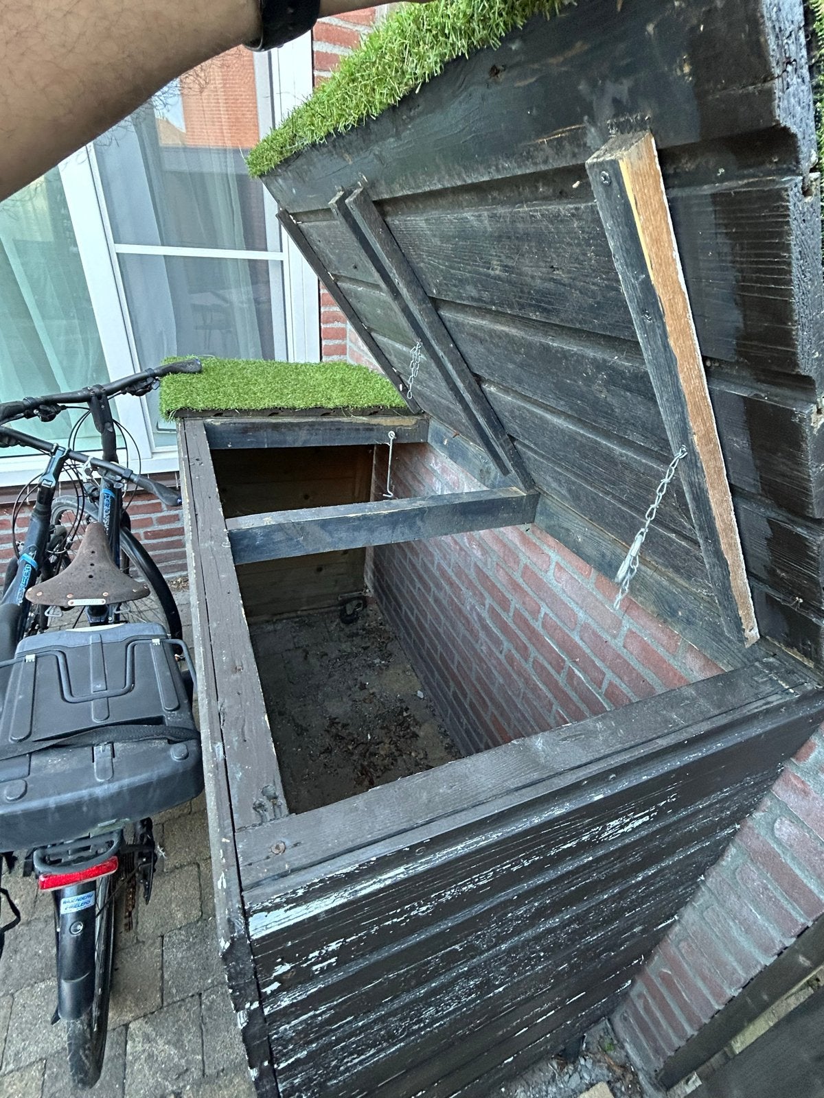 Houten opbergkast voor kliko's - poot afgebroken, Ophalen, Gebruikt, Hout, Containerberging