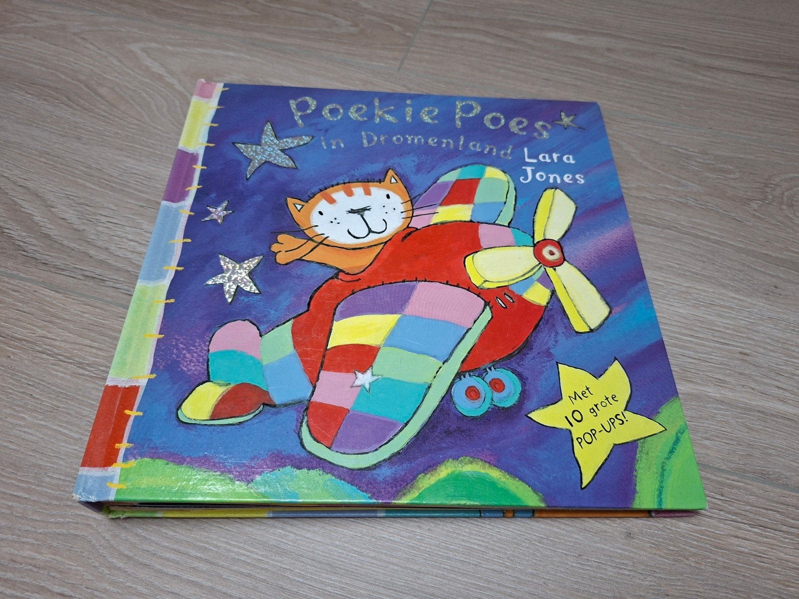 Boek - Poekie Poes in Dromenland - Lara Jones, Gelezen, 3 tot 4 jaar, Ophalen of Verzenden, L. Jones