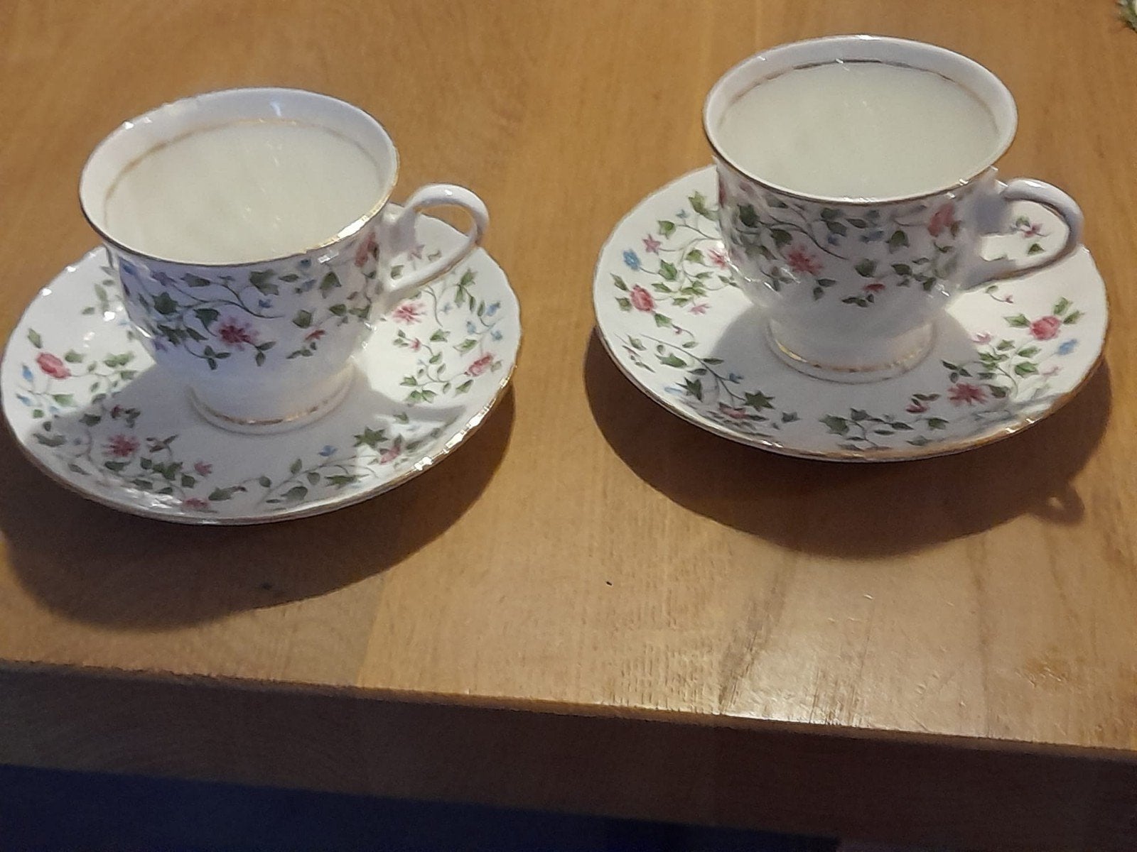 2x Balmoral Castle Bone China kop en schotel met bloemen, Ophalen