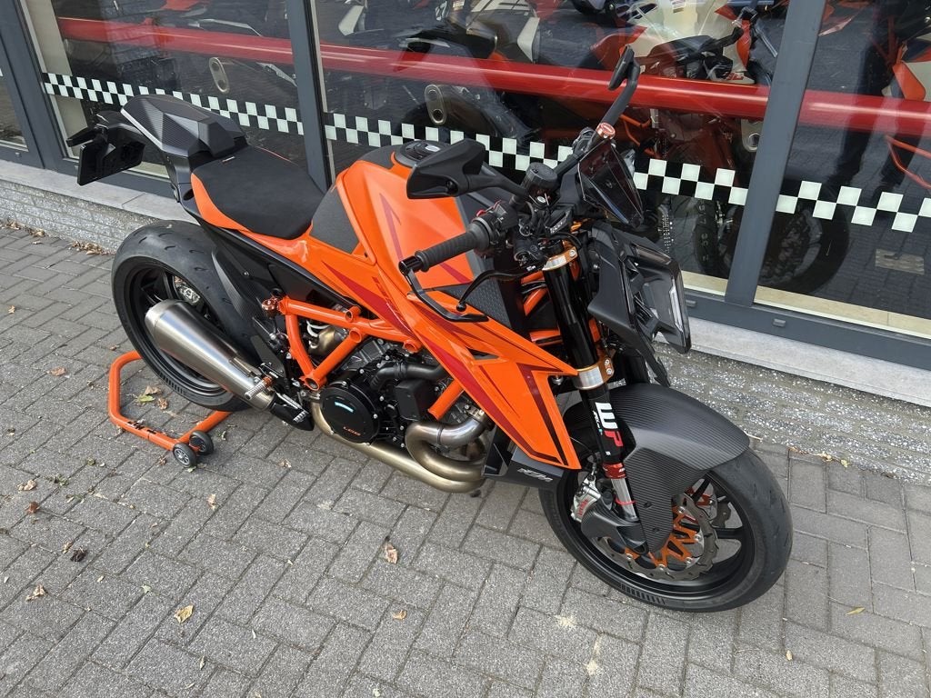 KTM 1390 SUPER DUKE R 2025, Motoren, Naked bike, Gebruikt, Bedrijf
