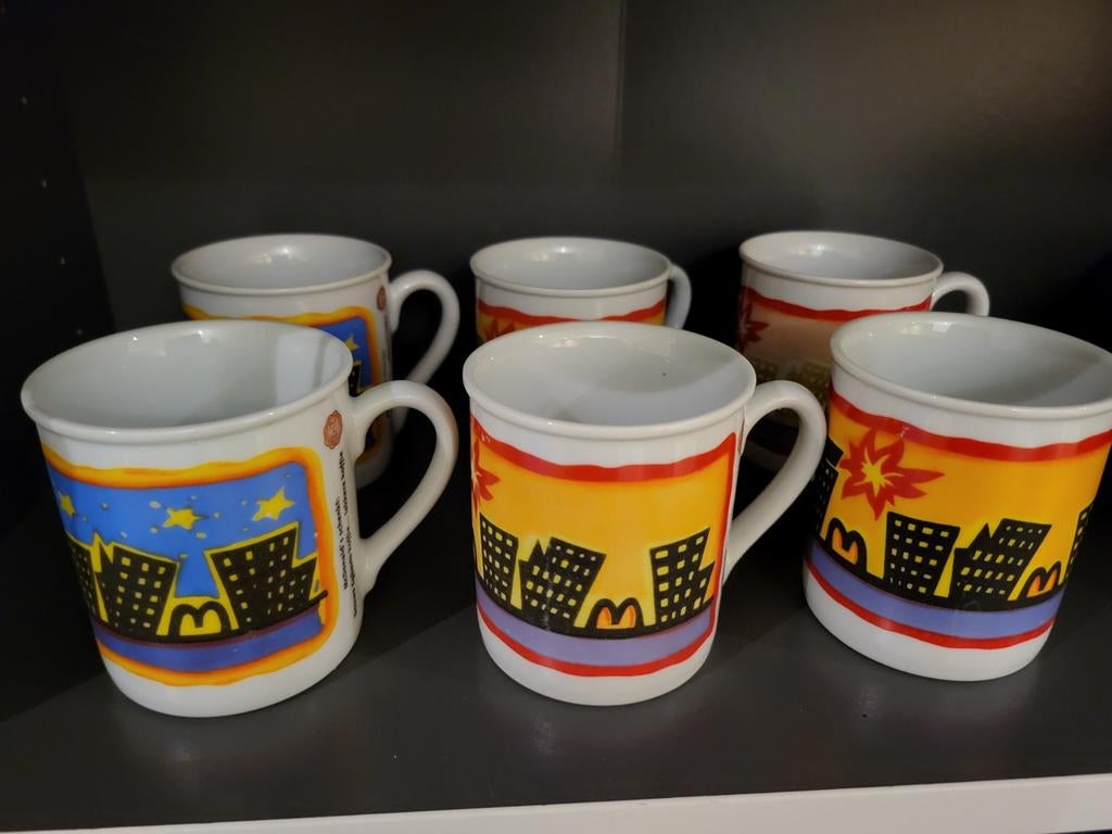 Set van 7 McDonald's stadsmokken Vintage verzamelobject, Huis en Inrichting, Keuken | Servies, Gebruikt, Keramiek, Ophalen of Verzenden