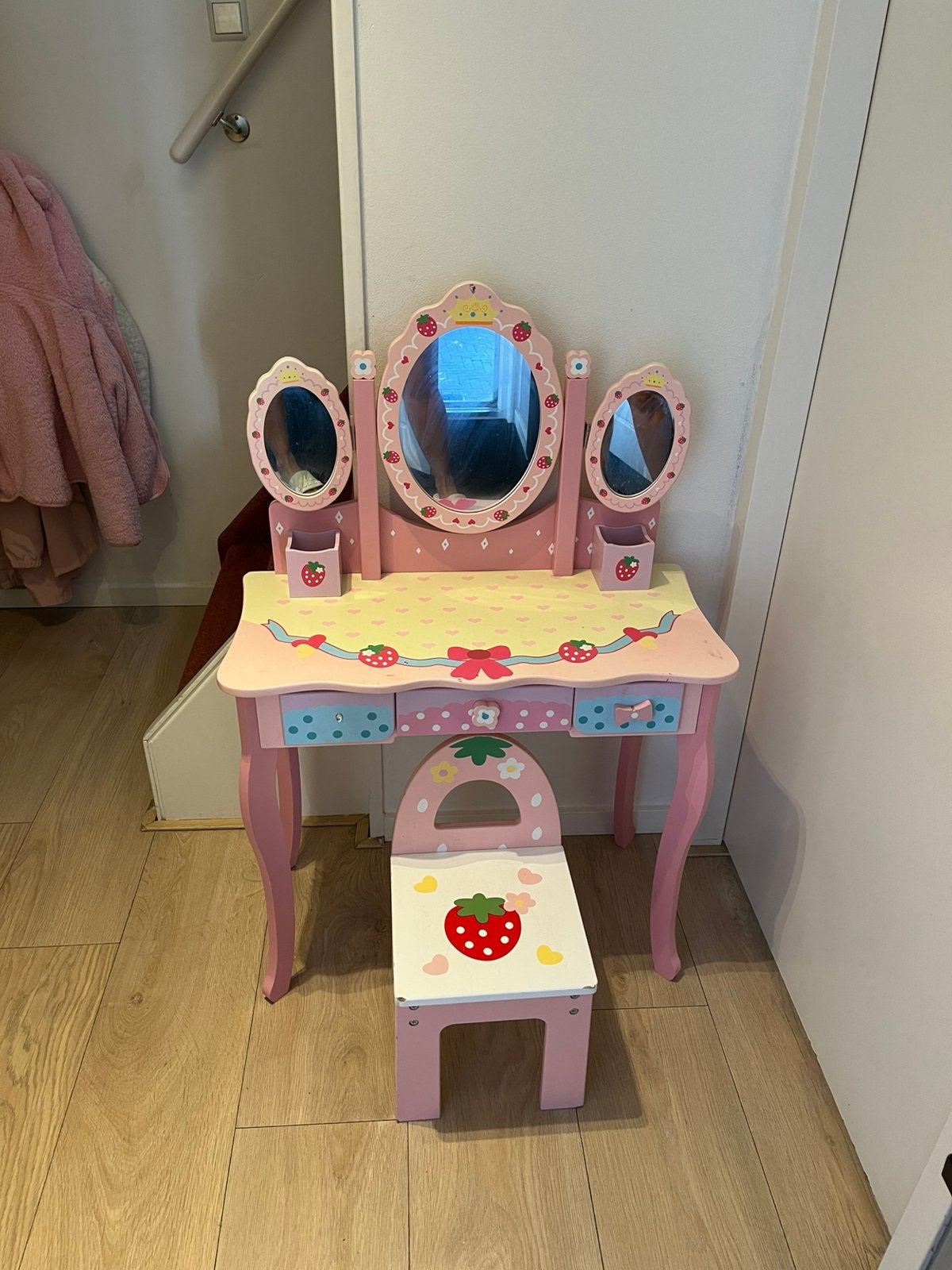 Kaptafel met stoel ( meisje ), Ophalen, Zo goed als nieuw, 50 tot 100 cm, Minder dan 100 cm