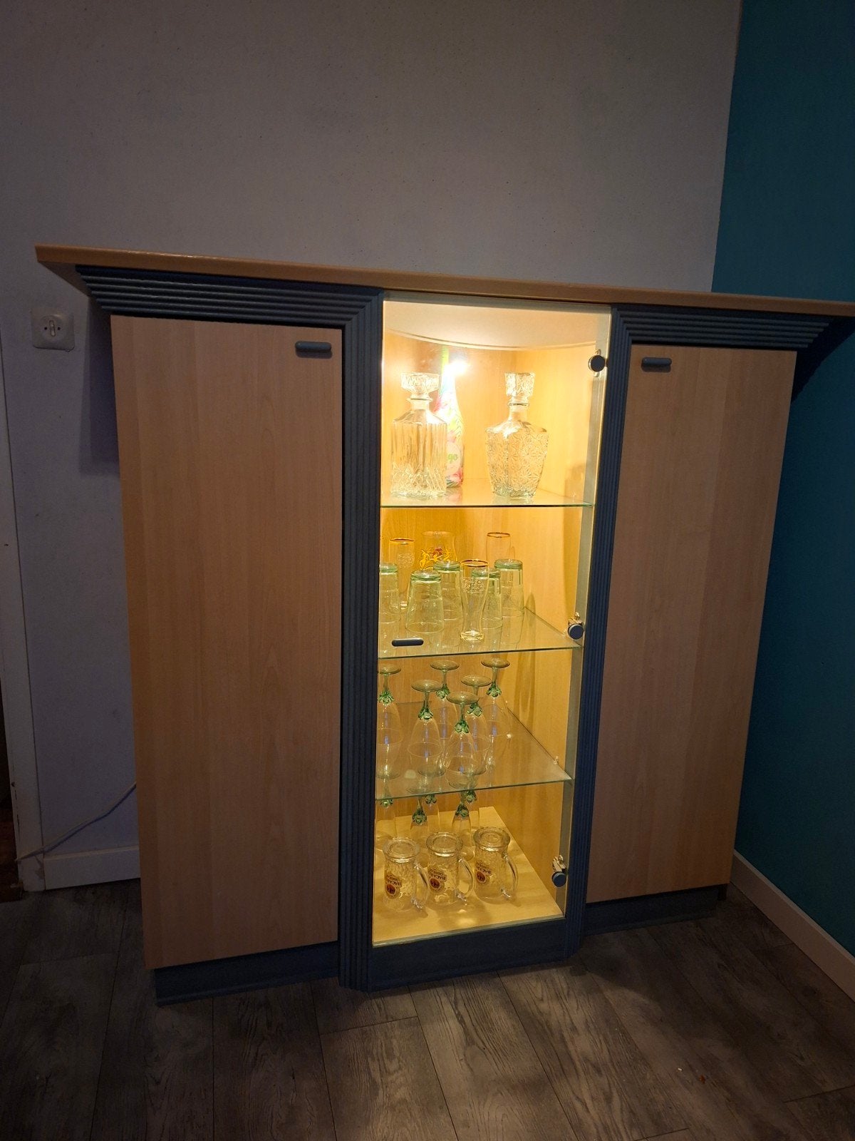 Dressoir vitrine servieskast opbergkast, Huis en Inrichting, Ophalen, 100 tot 150 cm, 150 tot 200 cm, Overige houtsoorten