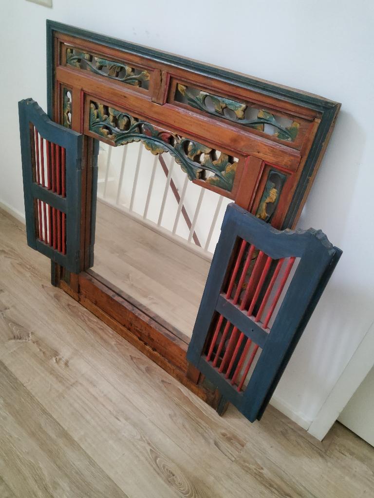 Balineze houten spiegel met luiken, Ophalen, Zo goed als nieuw, 75 tot 100 cm, Minder dan 100 cm