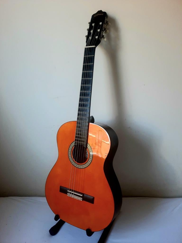 Uitstekende gitaar om les mee te beginnen Nwe snaren, hoes, Ophalen, Zo goed als nieuw, Klassieke of Spaanse gitaar